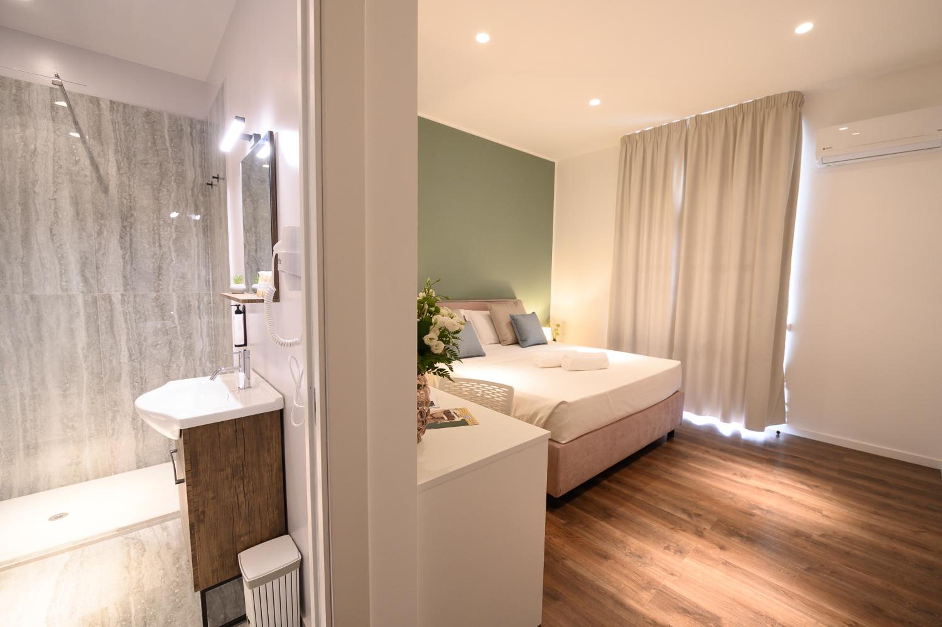 Deluxe Double or Twin Room - Photo 11