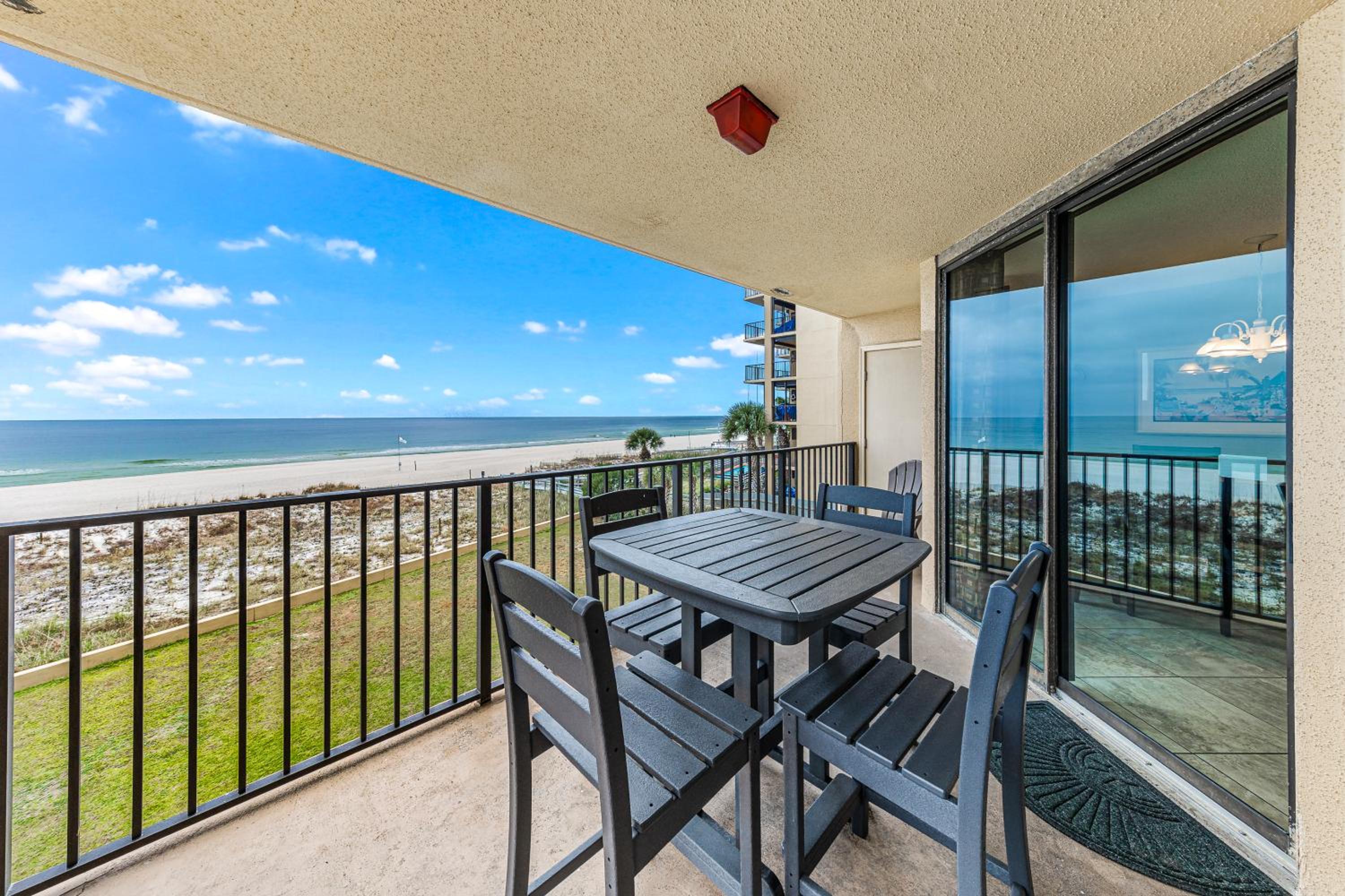 One-Bedroom Apartment with Balcony photo 2