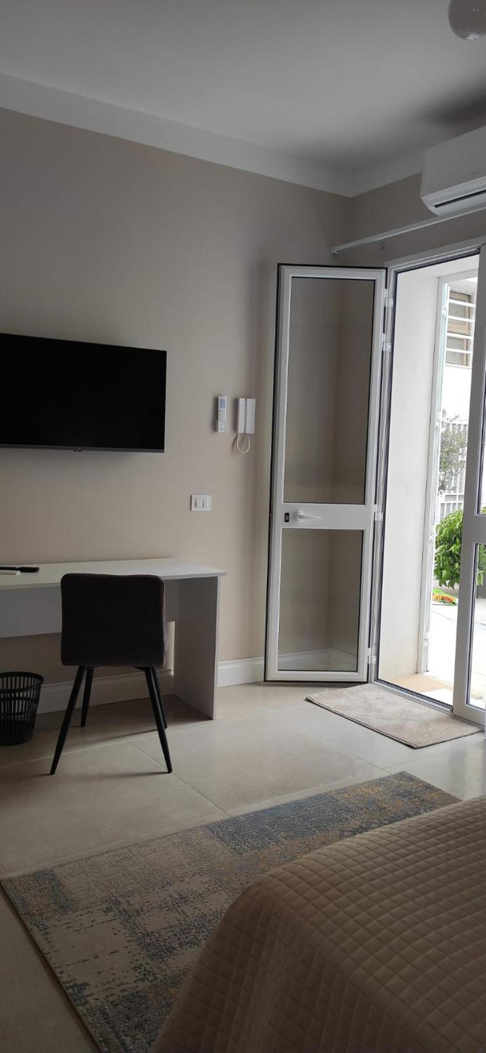 One-Bedroom House photo 1