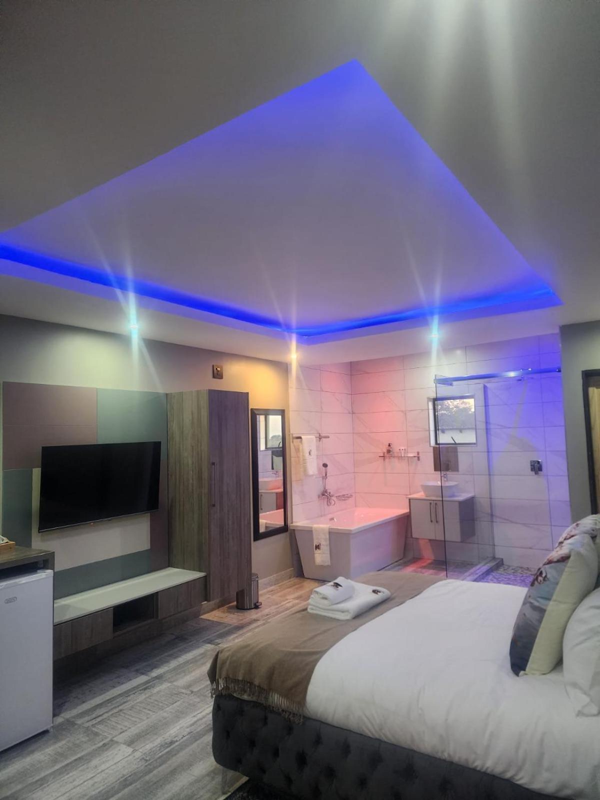 Deluxe Suite photo 2