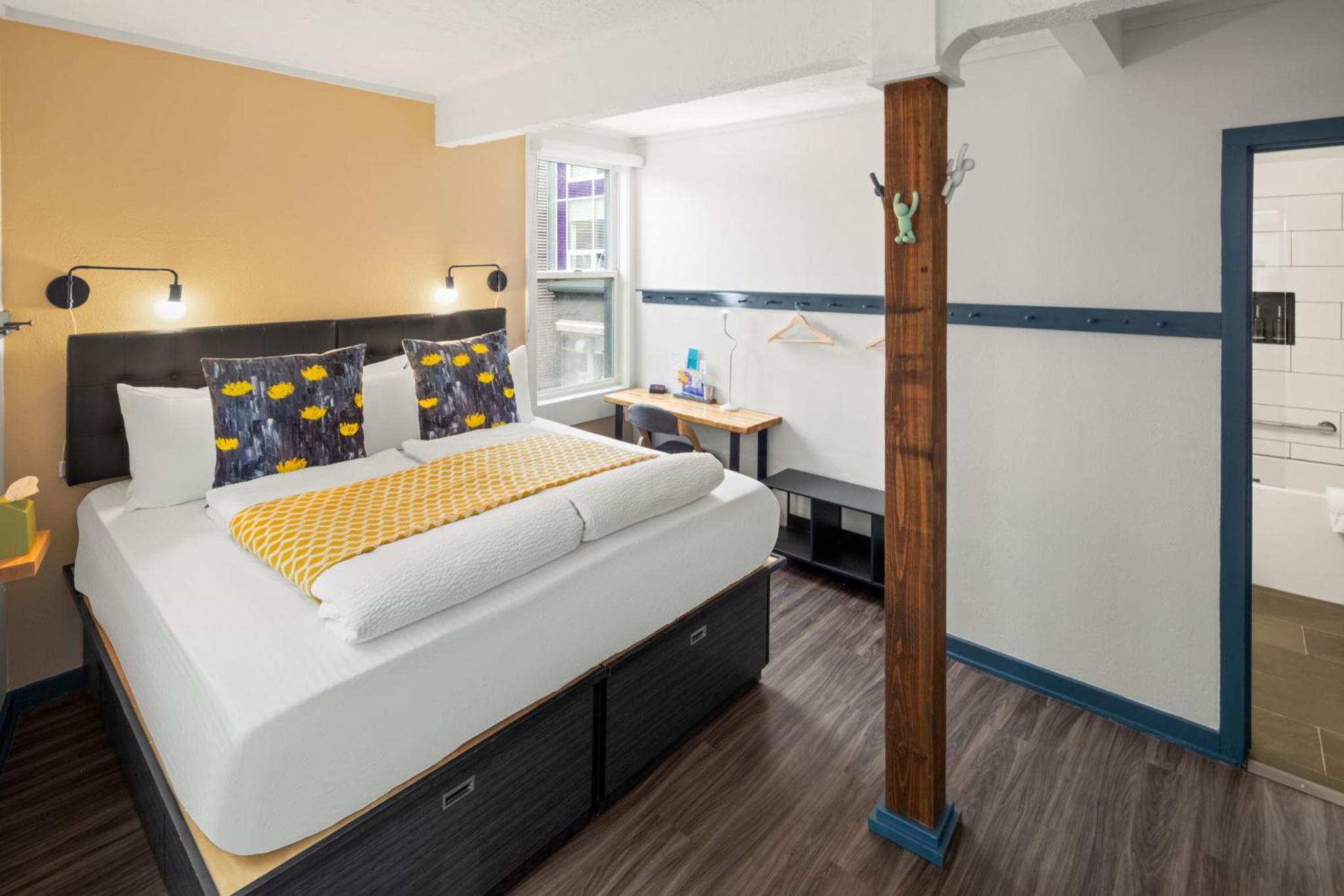 Superior King Room - Photo 4