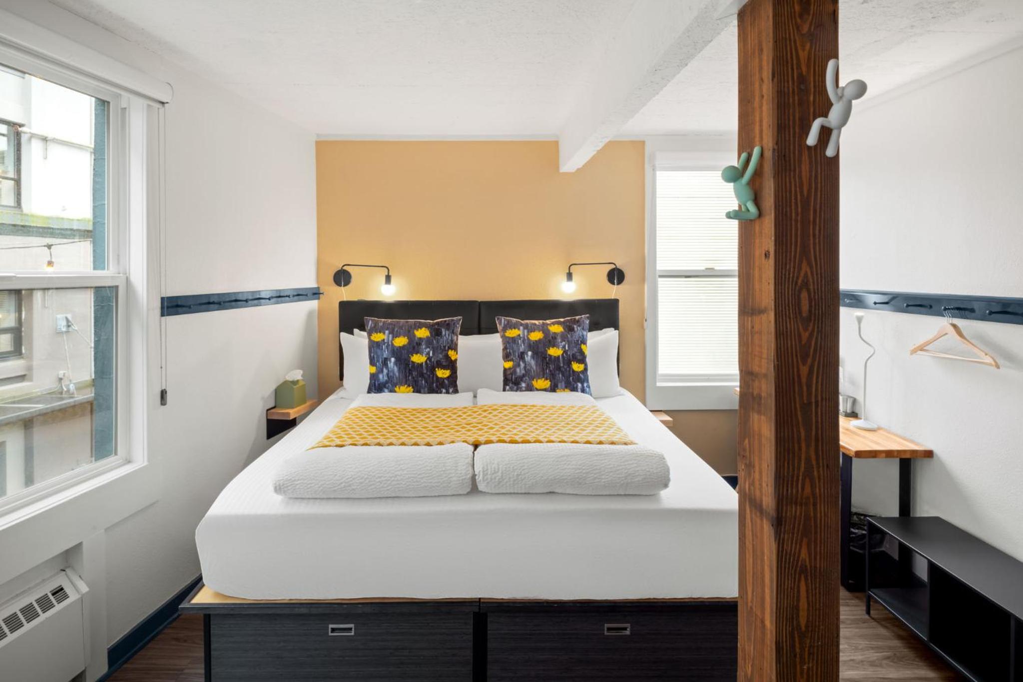 Superior King Room - Photo 3