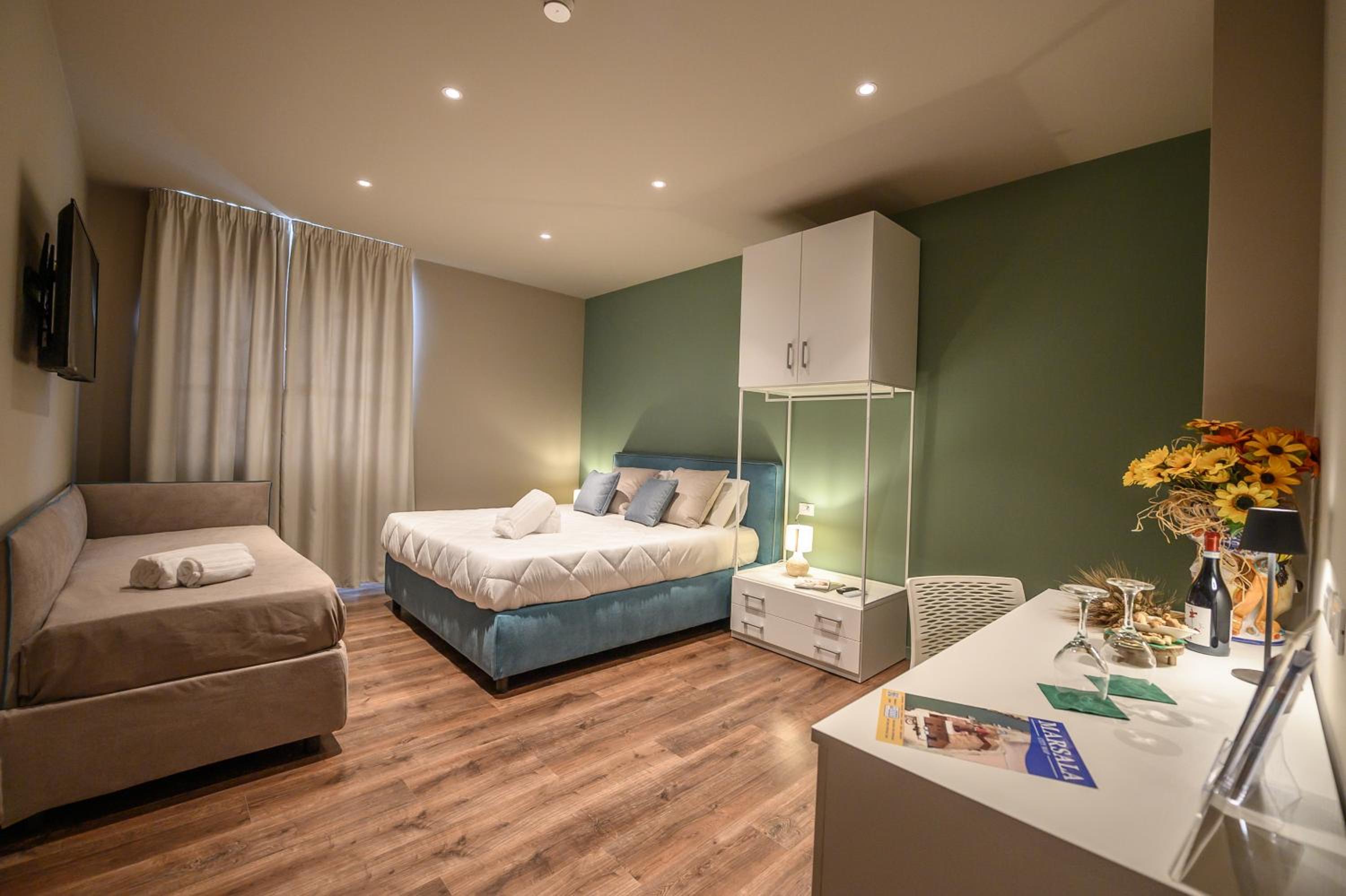 Deluxe Triple Room - Photo 8