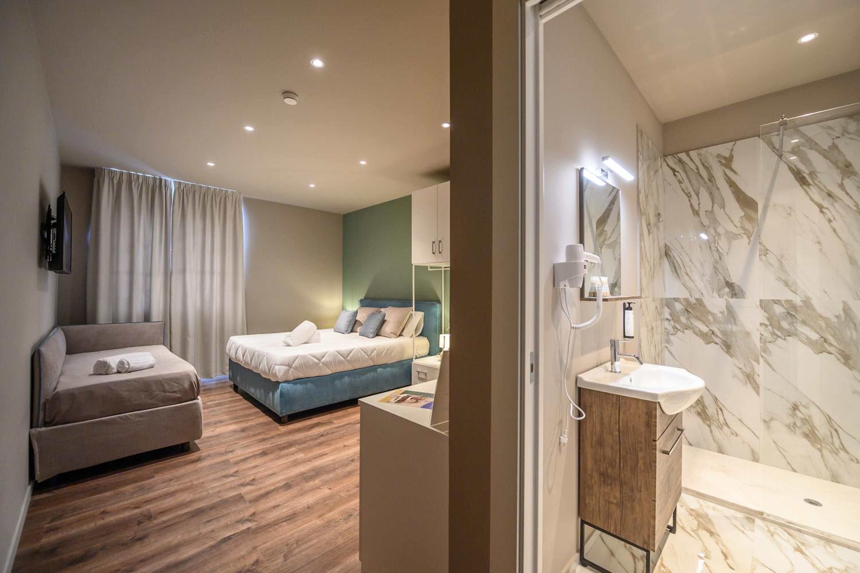 Deluxe Triple Room - Photo 7