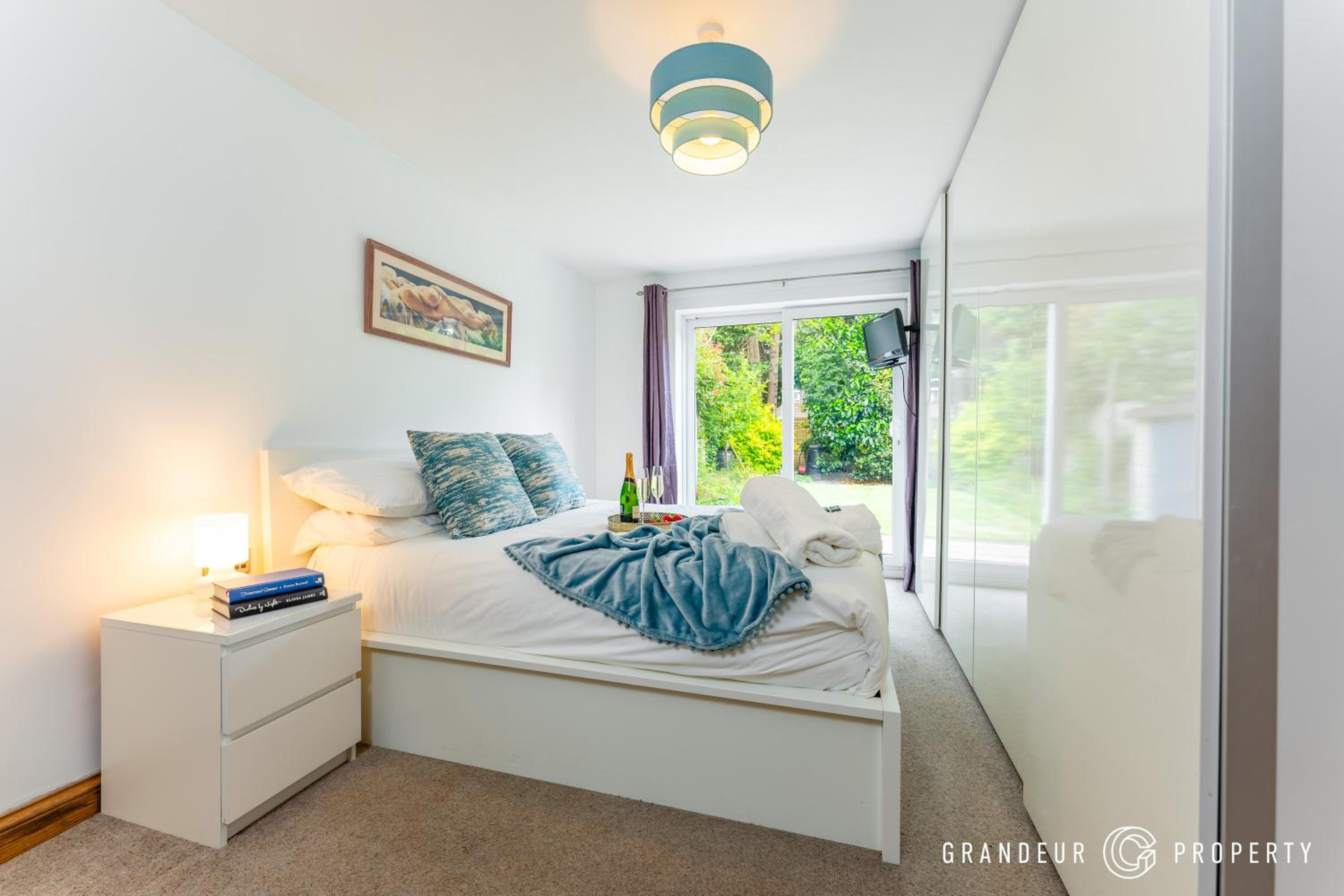 Three-Bedroom House photo 2