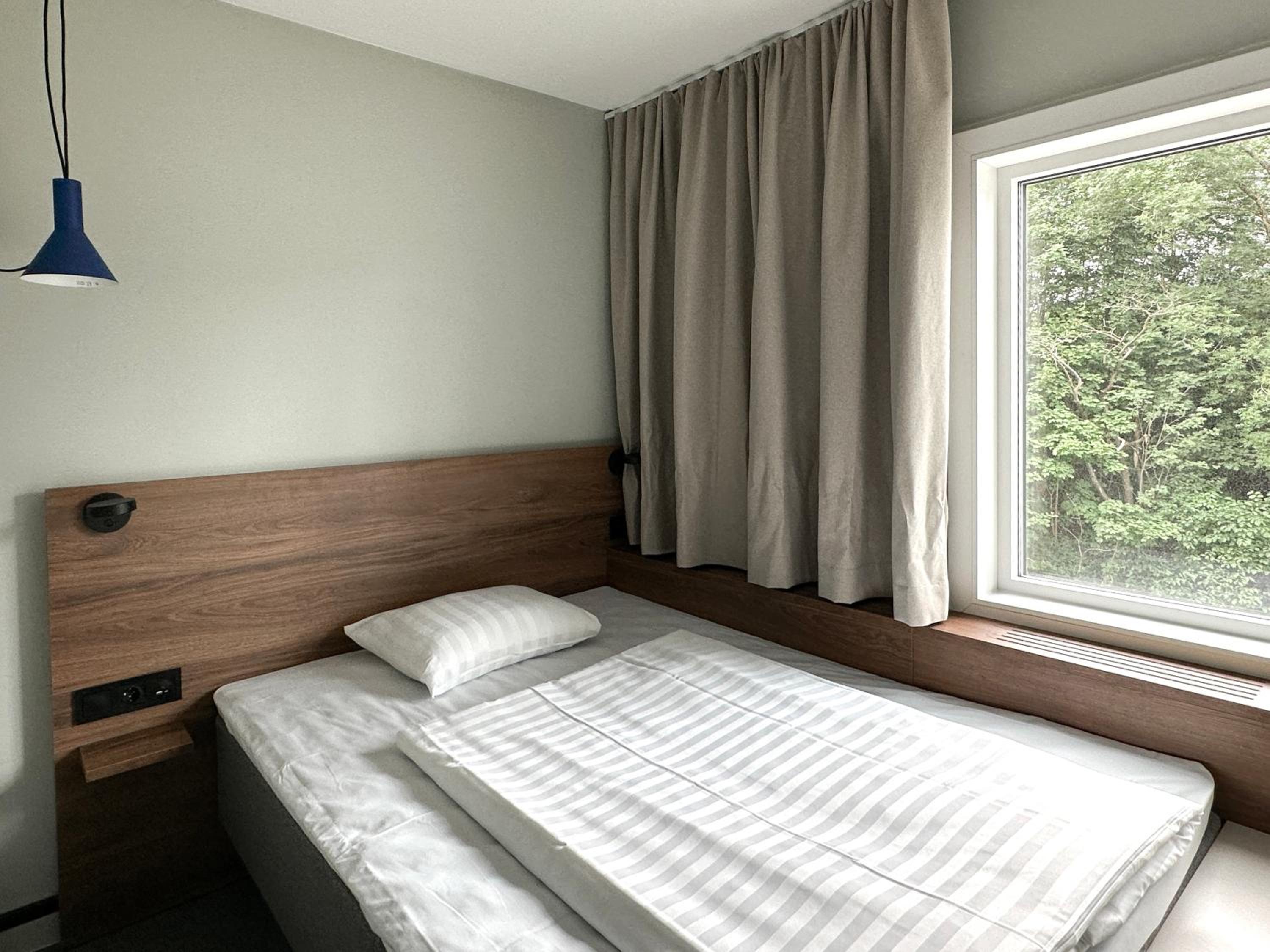 Compact Double Room (55 in bed) - Photo 2