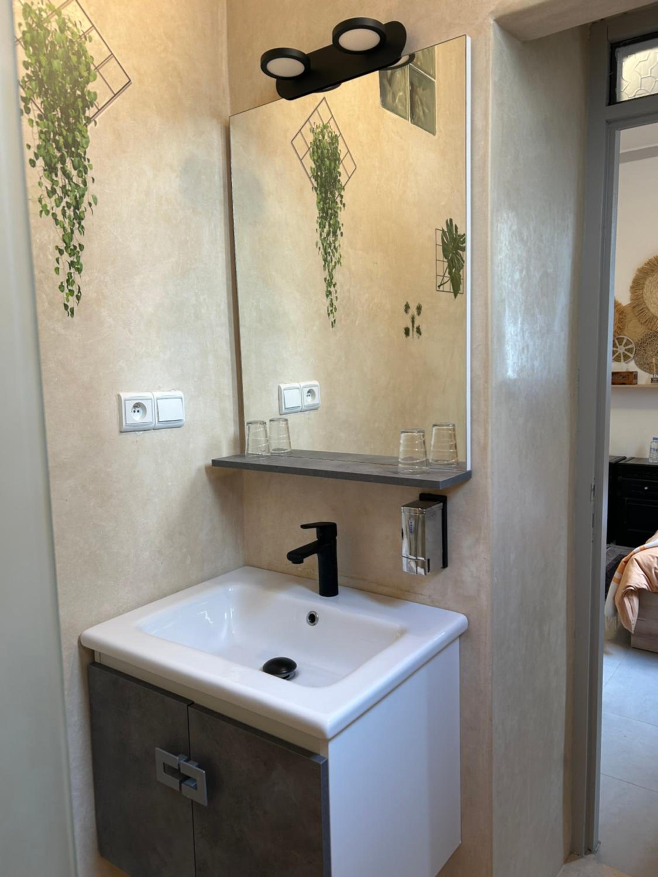 Twin Room - Photo 2