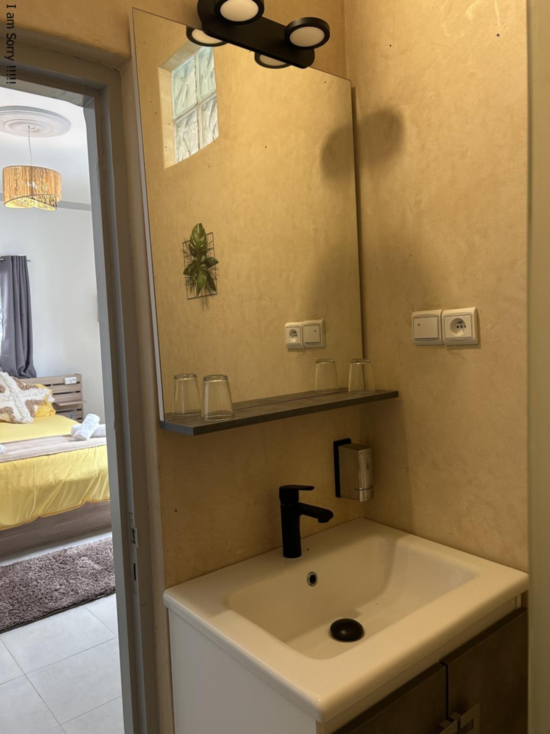Double Room - Photo 7
