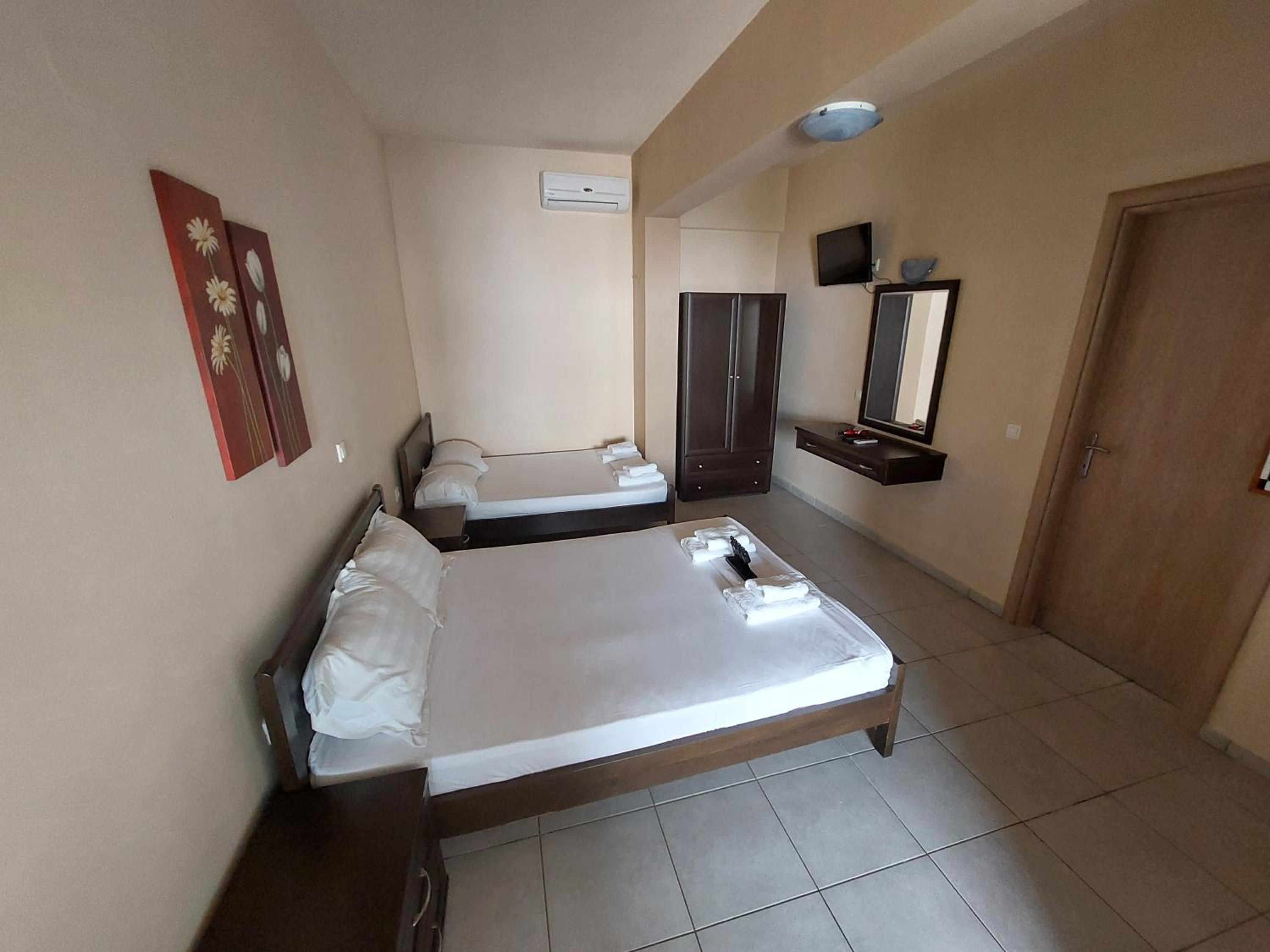 Triple Room with Private Bathroom photo 1
