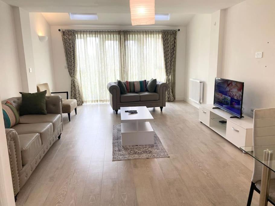 Three-Bedroom House photo 1