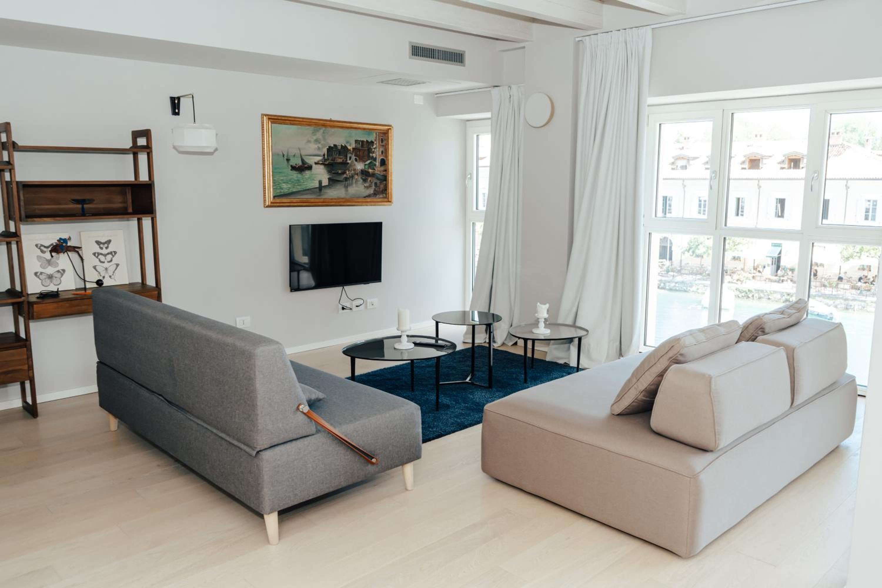 Apartment with Lake View photo 3
