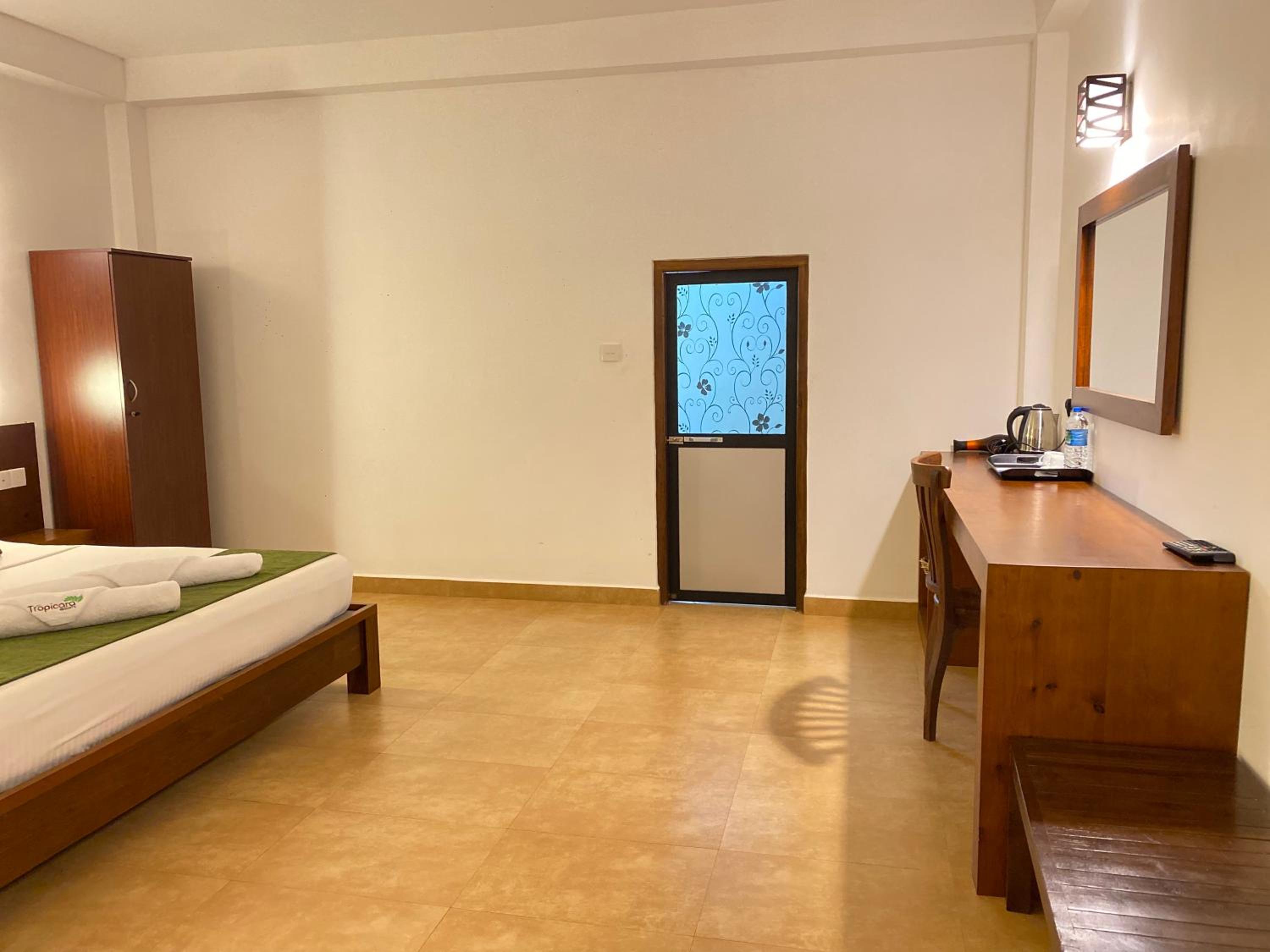 Deluxe Double Room with Balcony photo 2