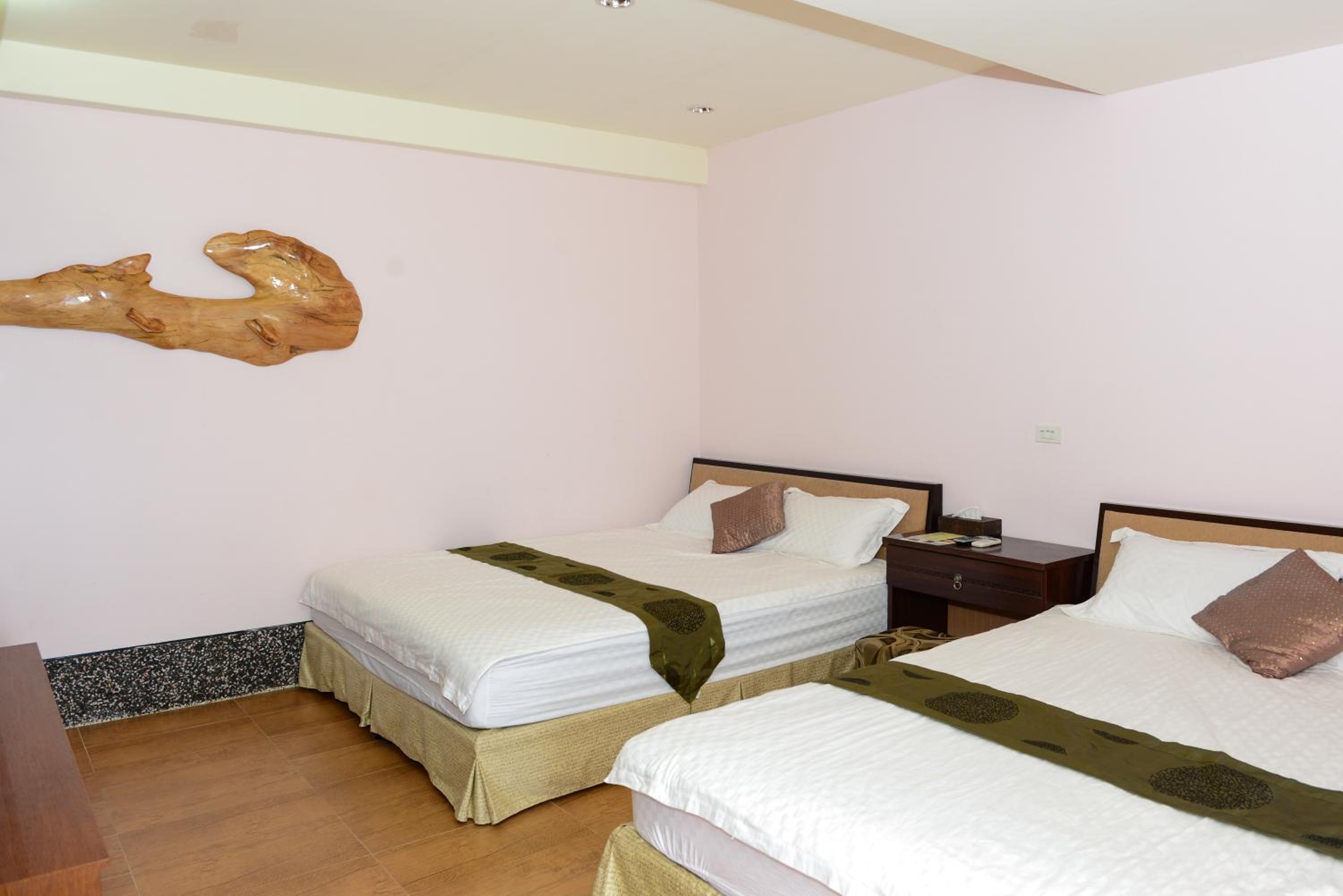 Quadruple Room with Private Bathroom photo 1