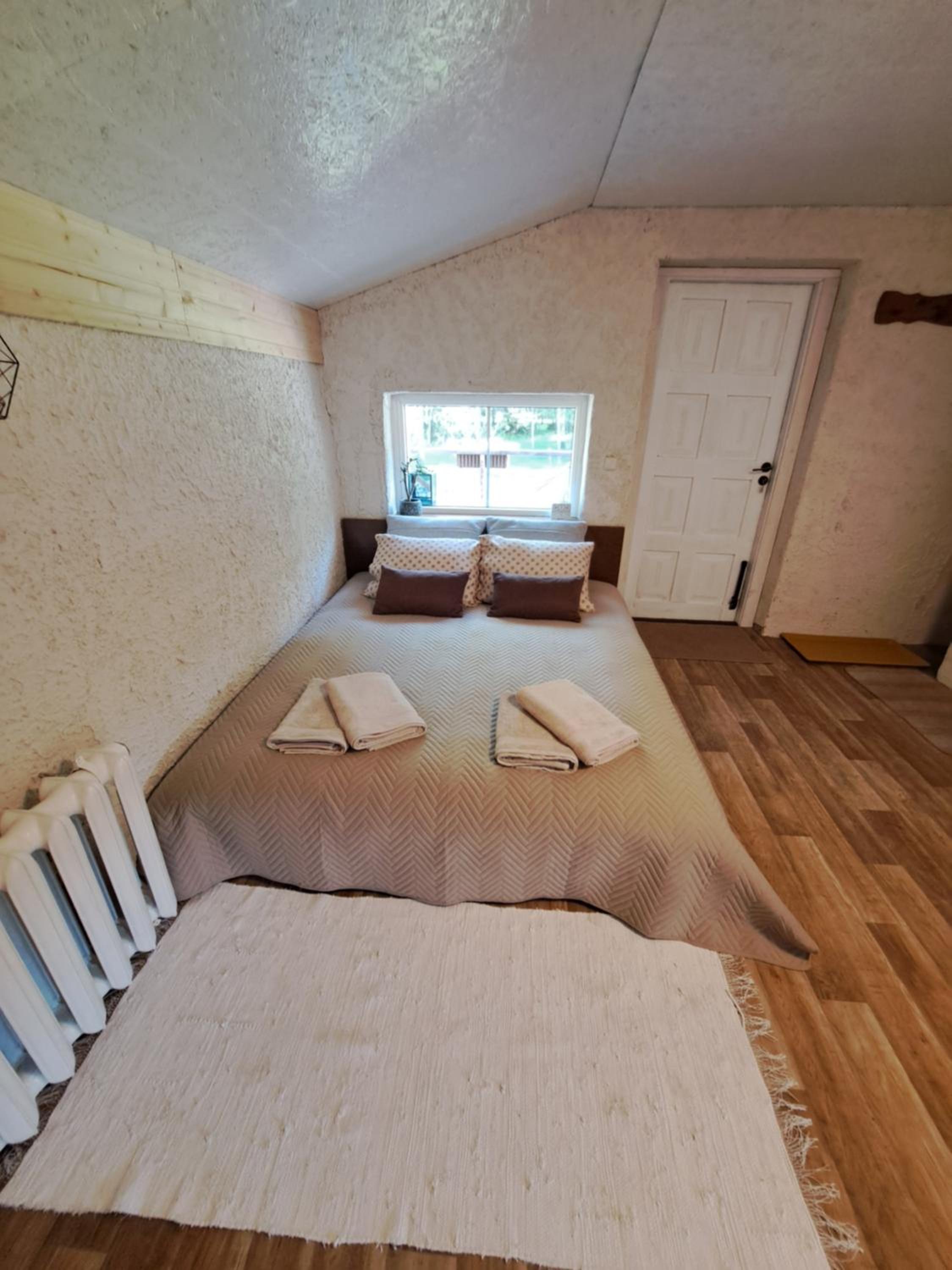 One-Bedroom House photo 1