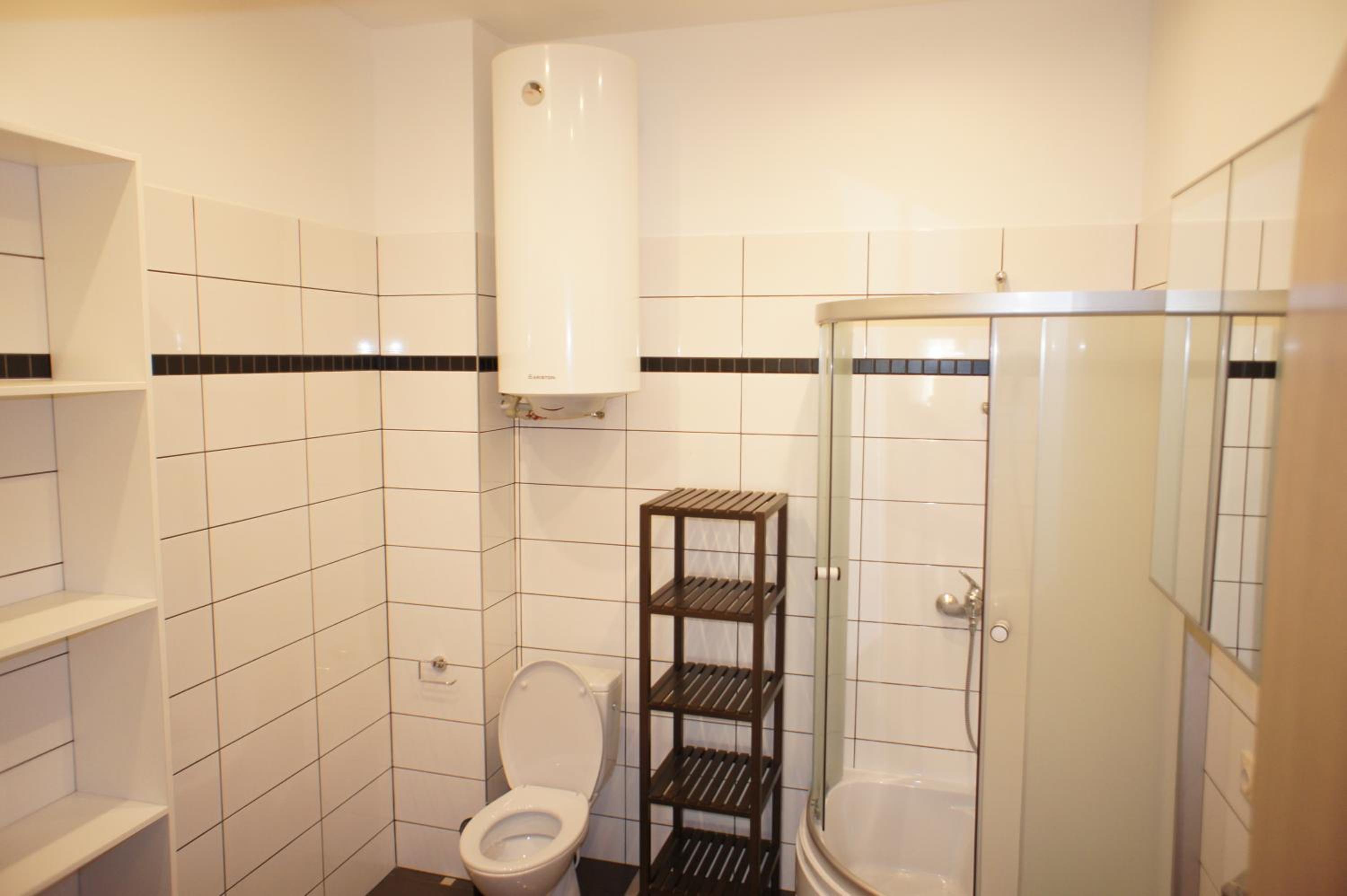 One-Bedroom Apartment - Photo 3