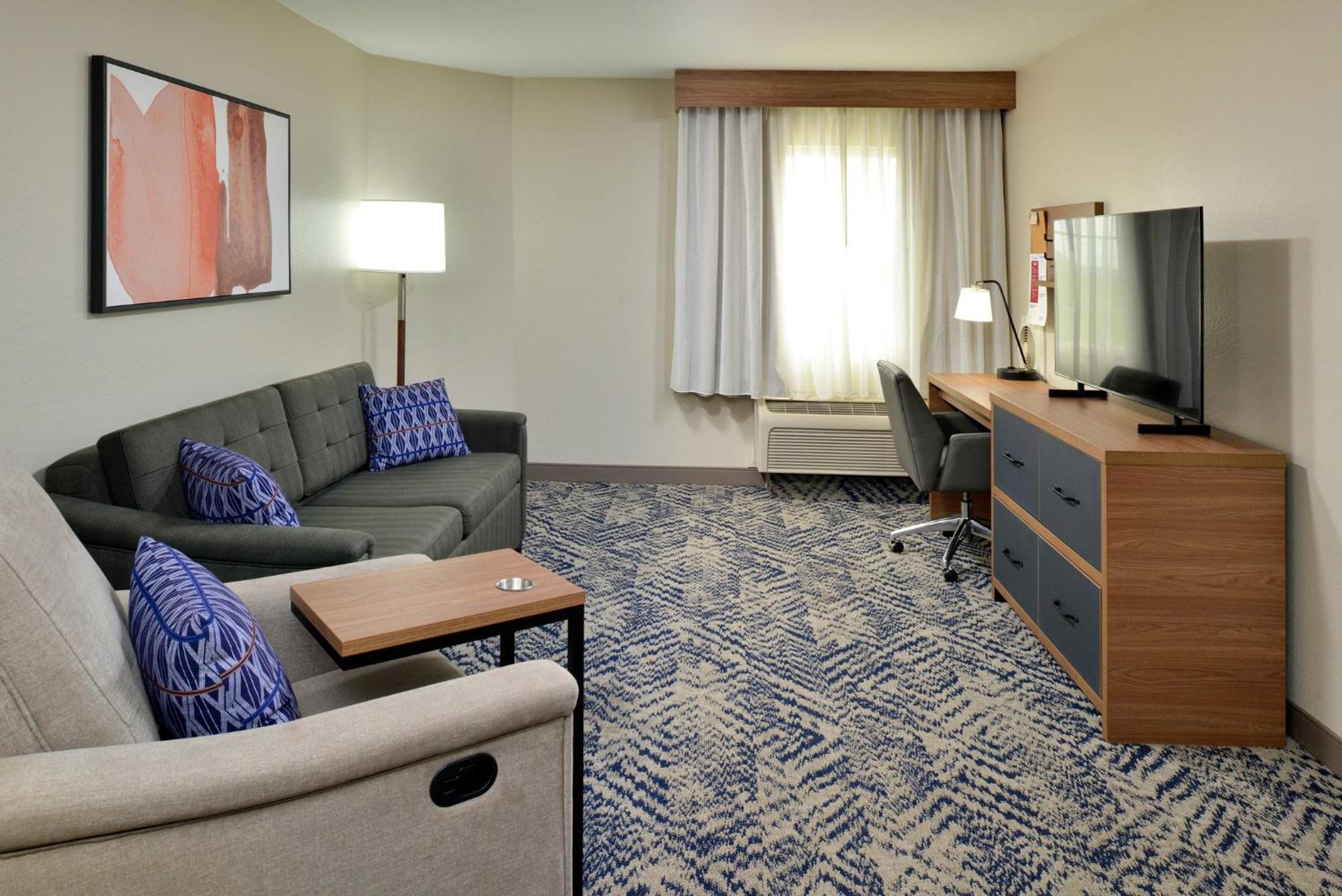 One-Bedroom Suite with King Bed - Non-Smoking - Photo 7