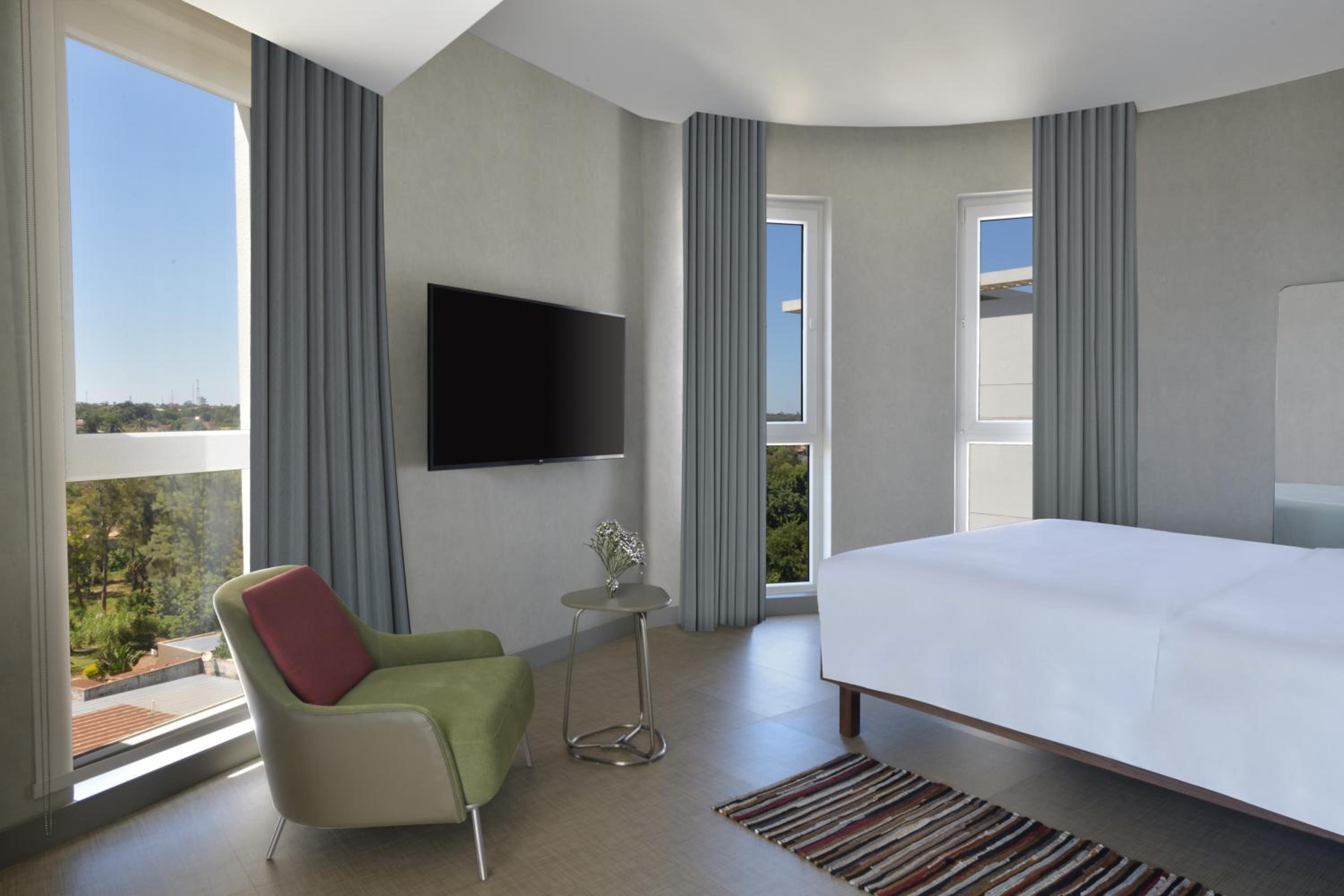 Junior Suite with Double Bed - Lake Side photo 3