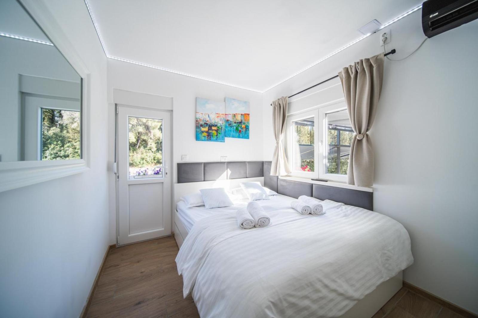 Two-Bedroom Deluxe Apartment with Ocean View