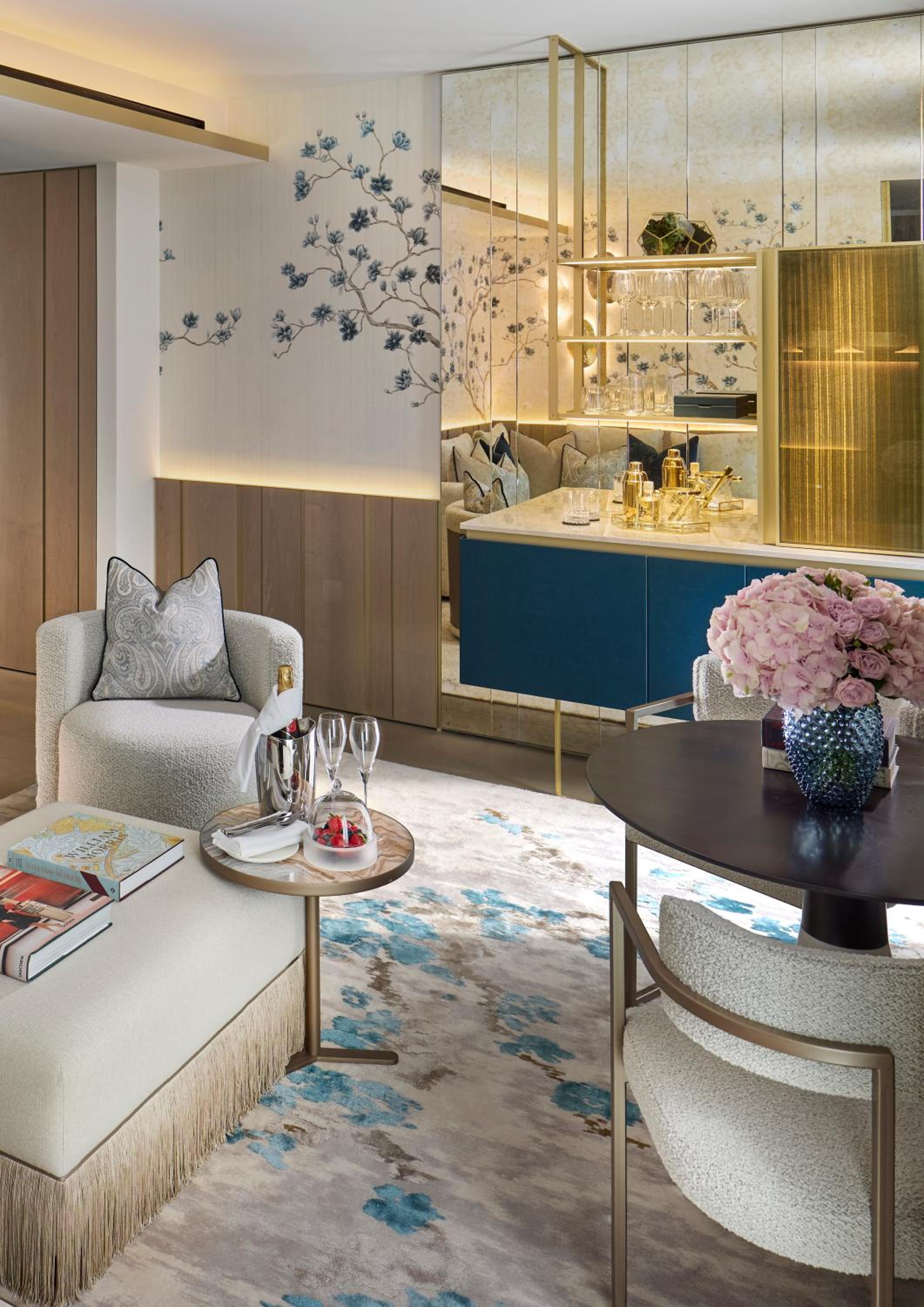 Deluxe Suite King or Twin photo 2