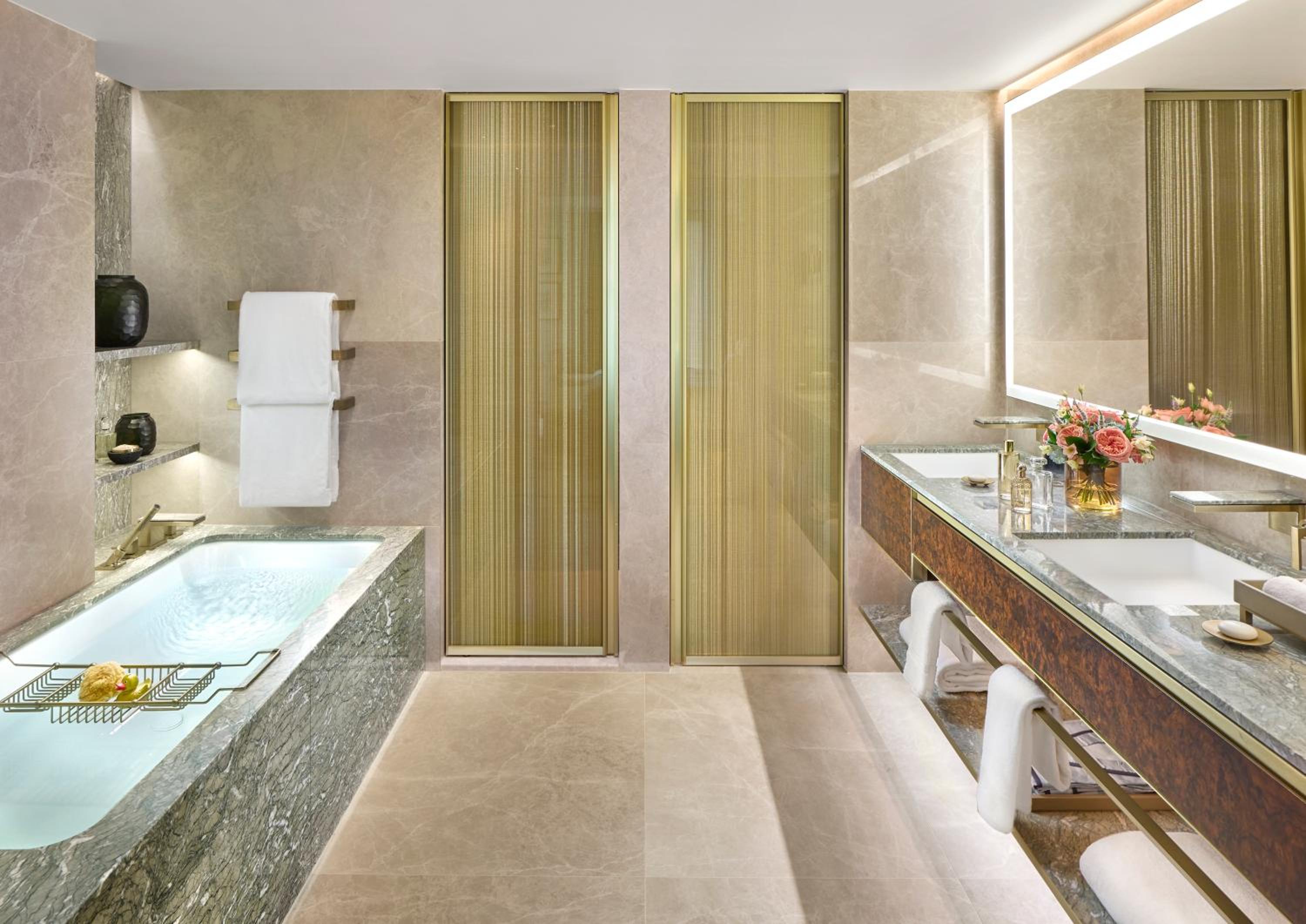 Hanover Suite King photo 3