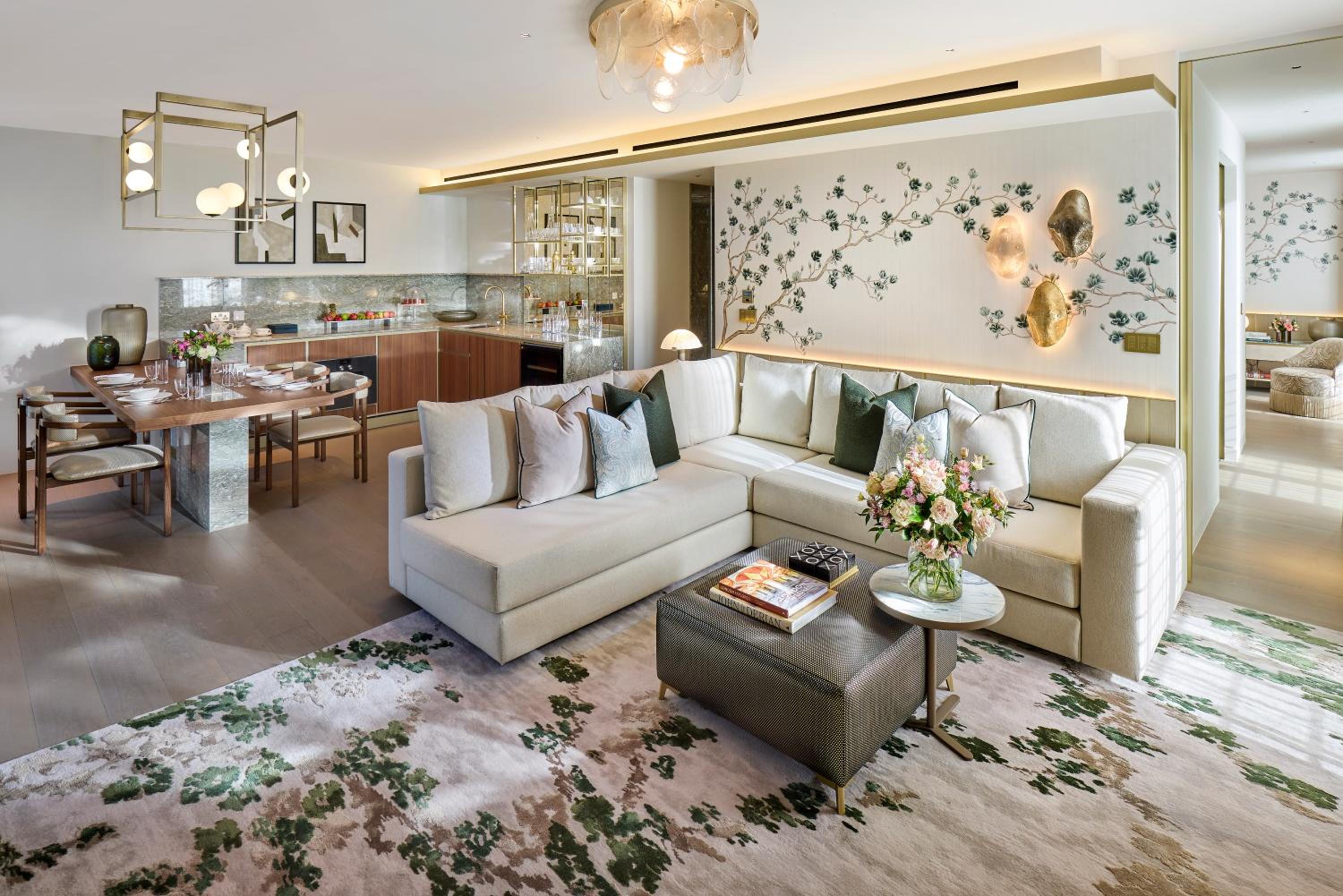 Hanover Suite King photo 2