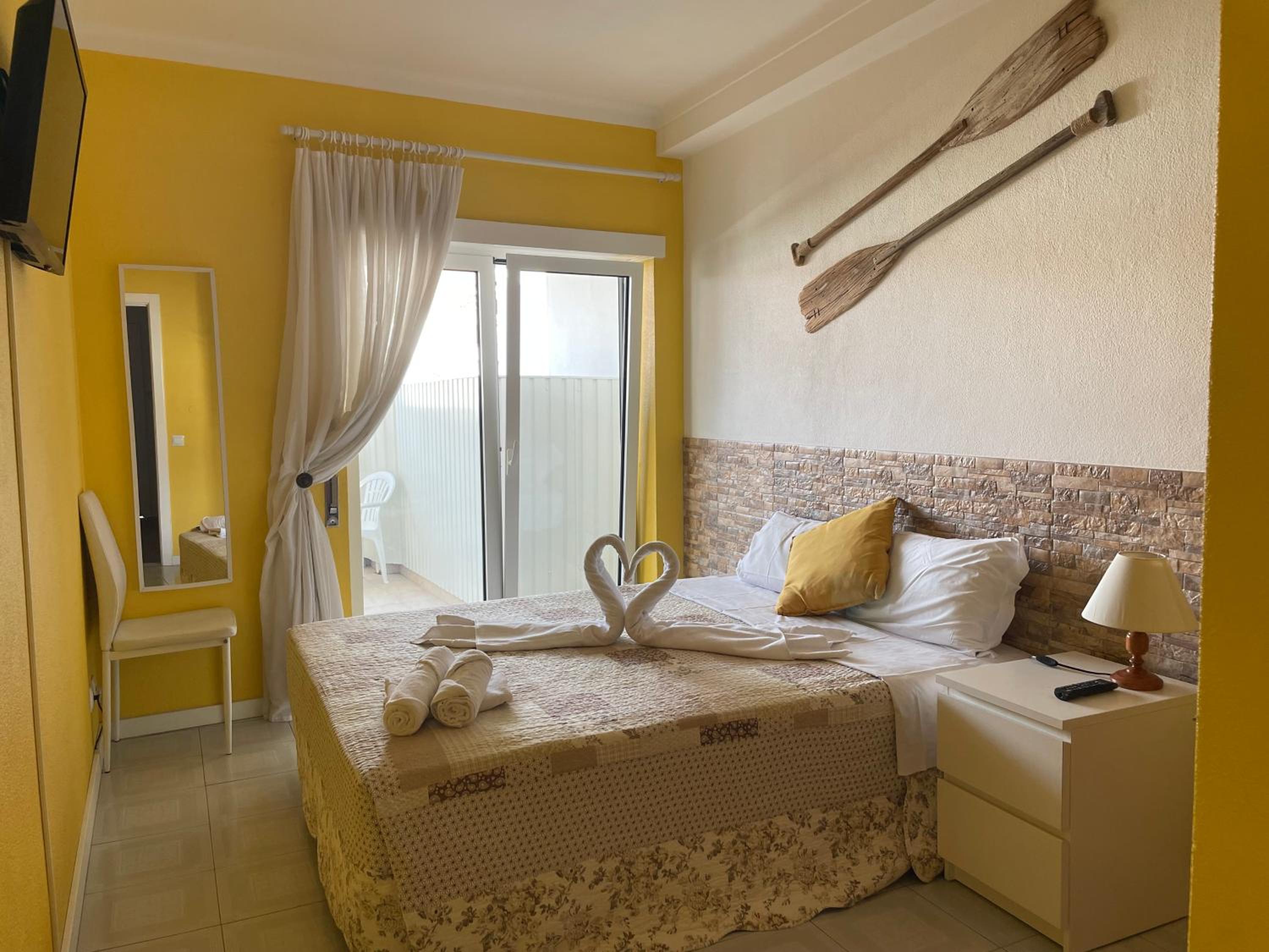 Double Room with Shared Bathroom photo 2