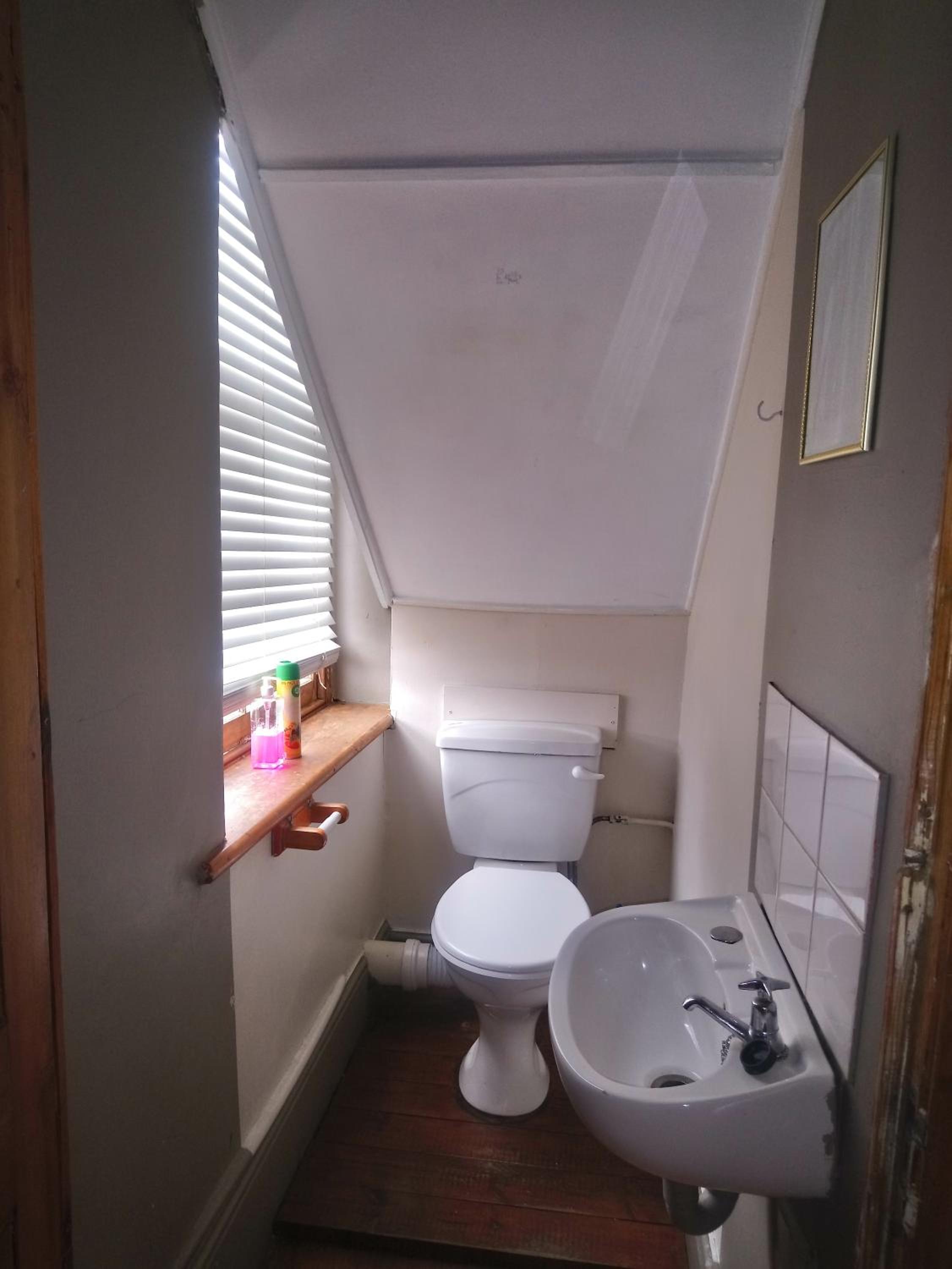 Single Bed in 6-Bed Dormitory Room photo 2