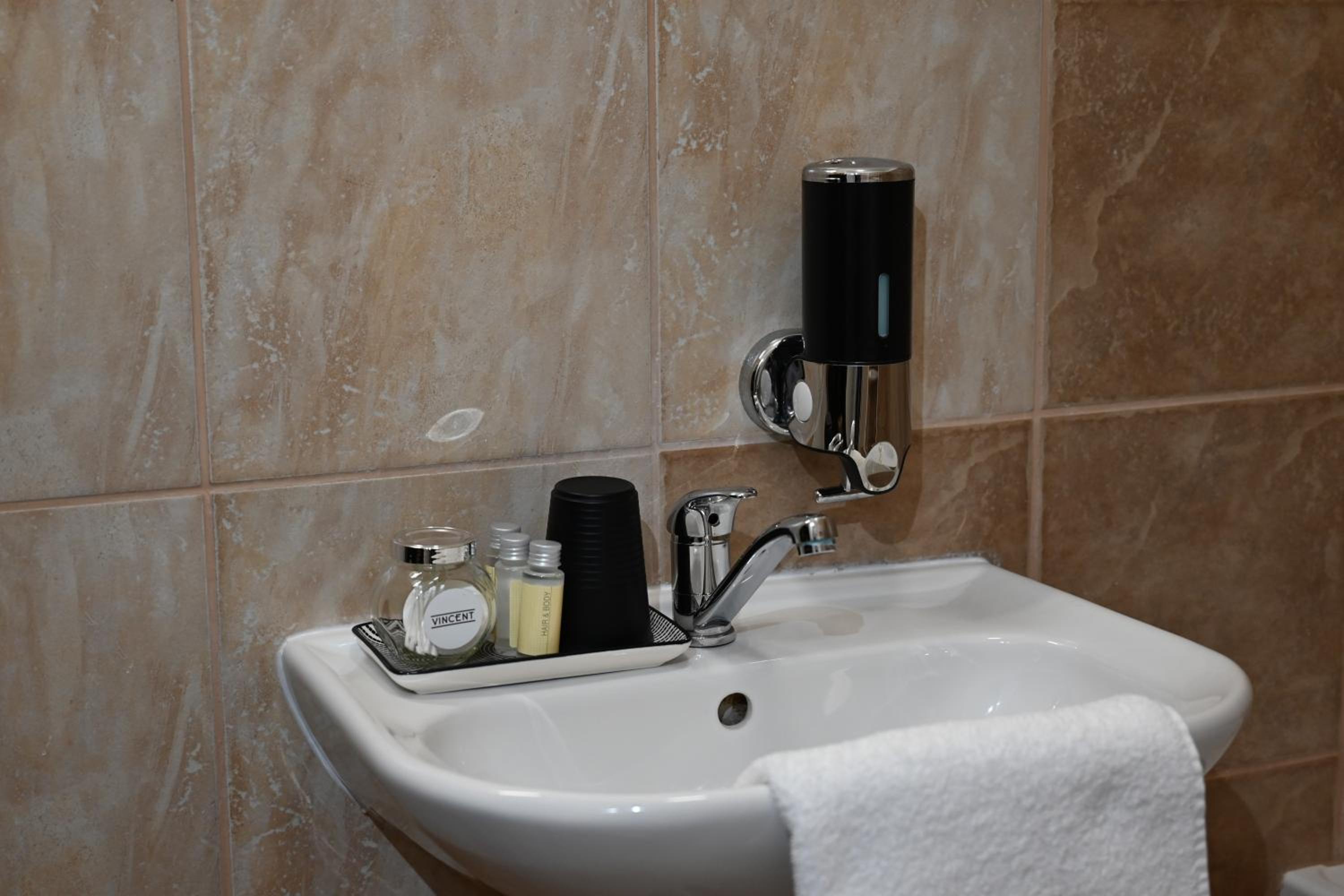 Triple Room with Bath - Ground Floor  - Photo 3