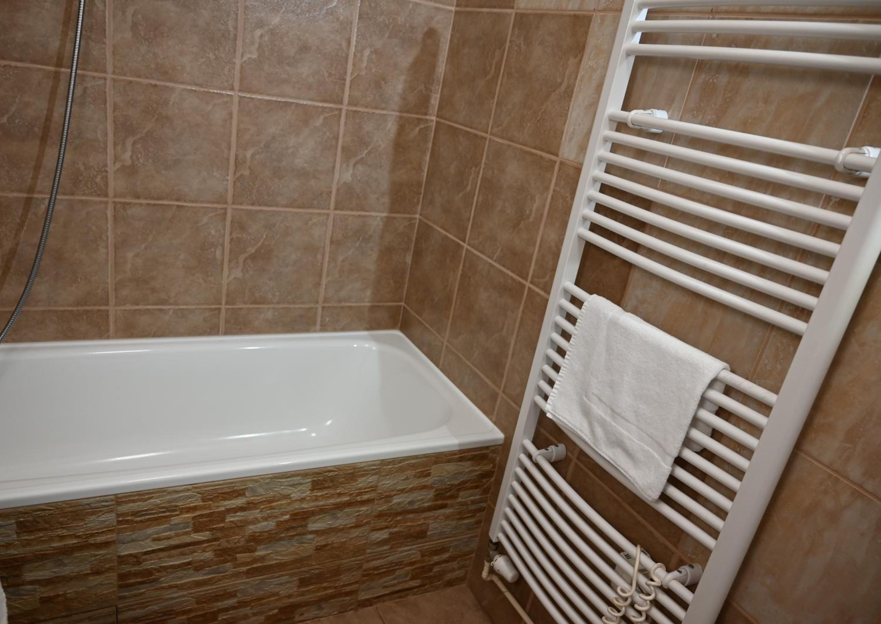Triple Room with Bath - Ground Floor  - Photo 9