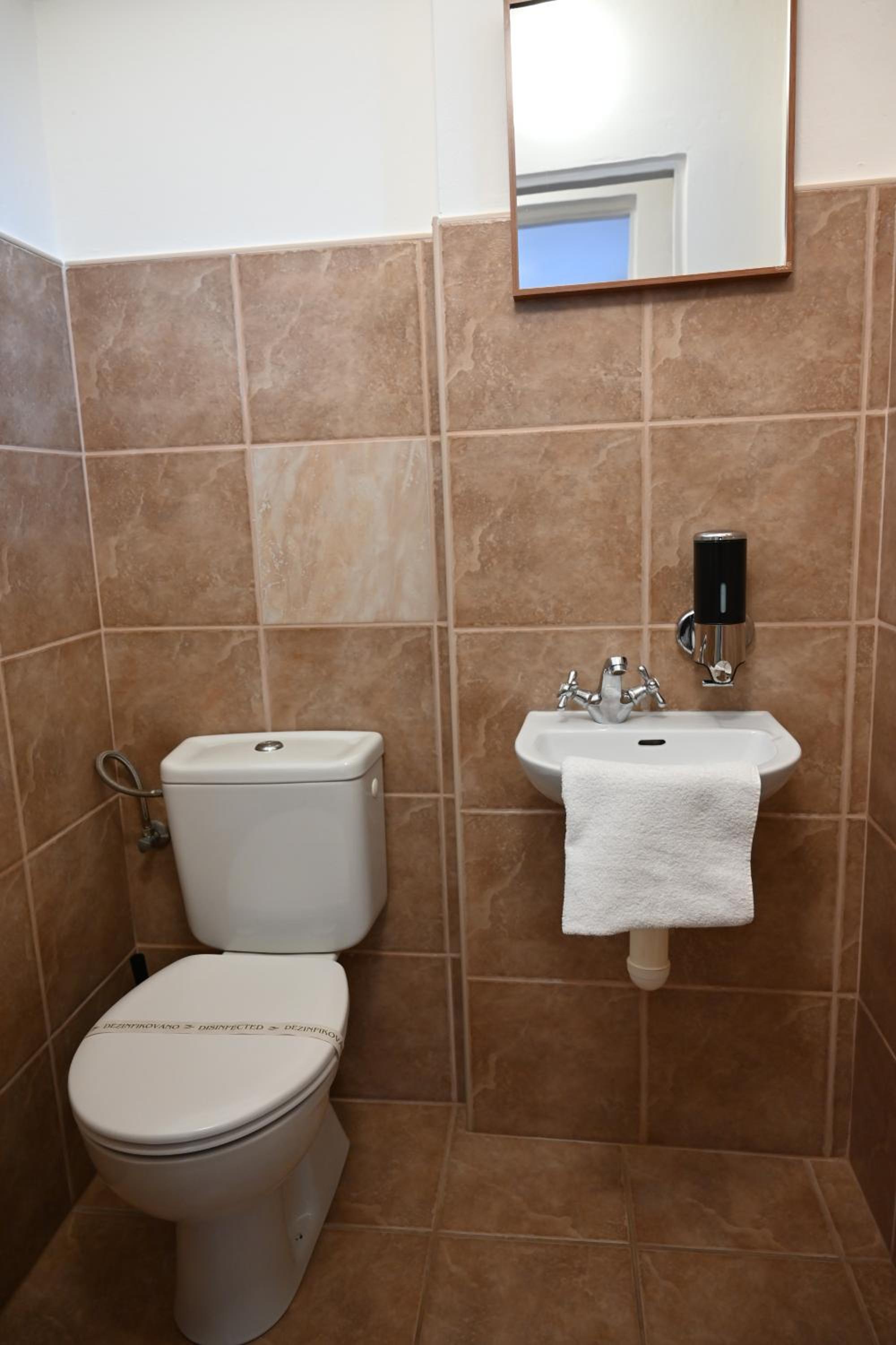 Triple Room with Bath - Ground Floor  - Photo 8