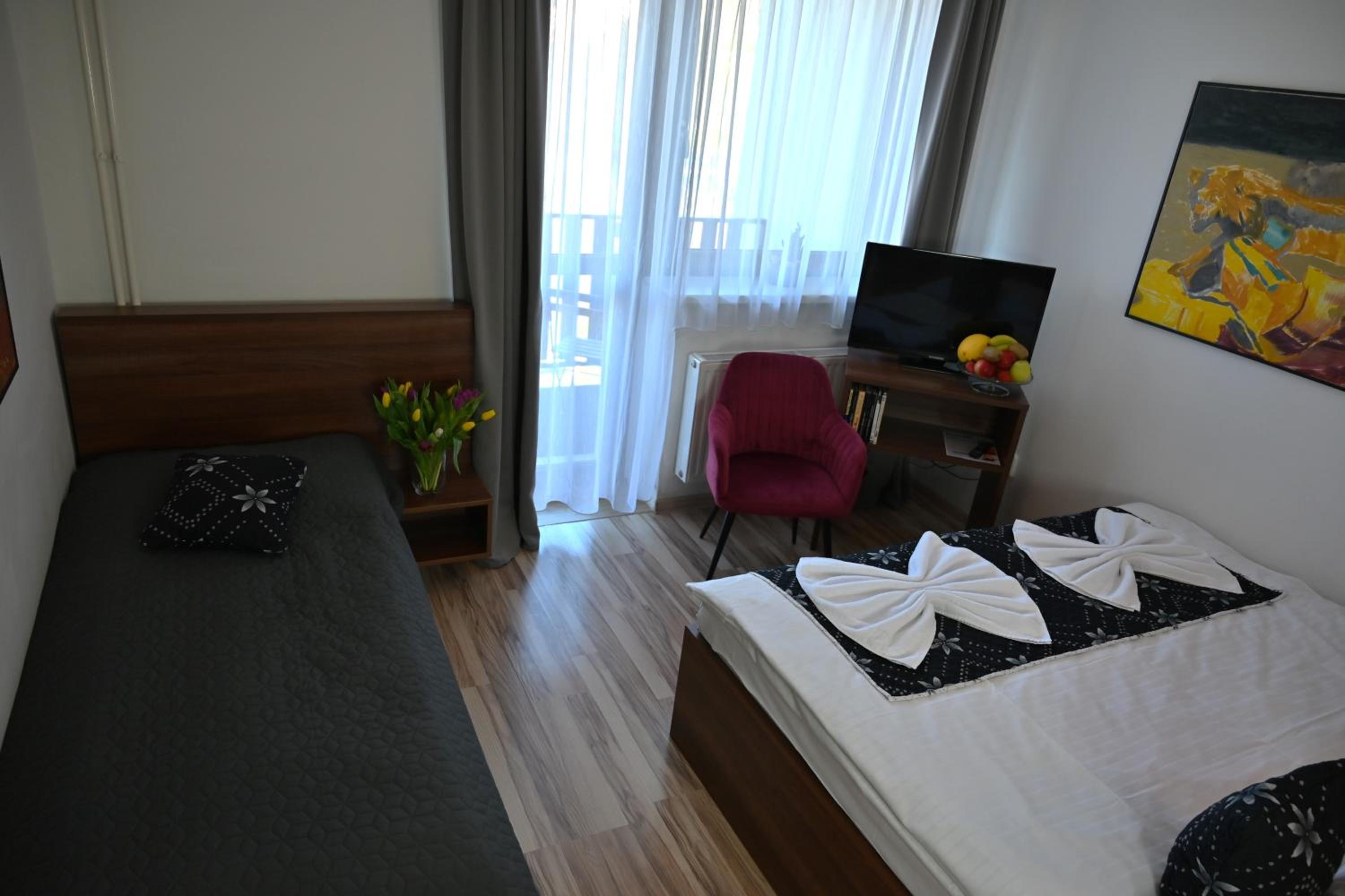Triple Room with Balcony - Photo 7