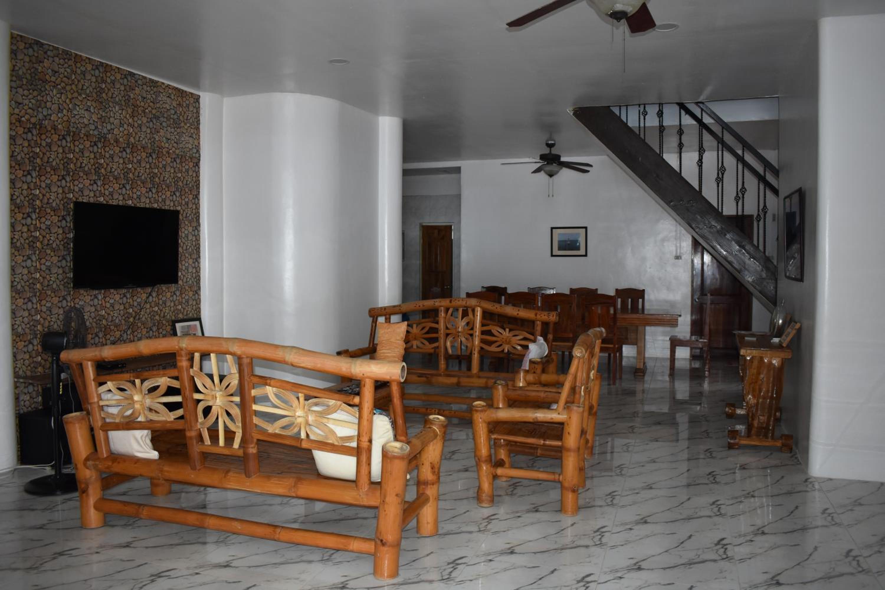Two-Bedroom Bungalow - Photo 2
