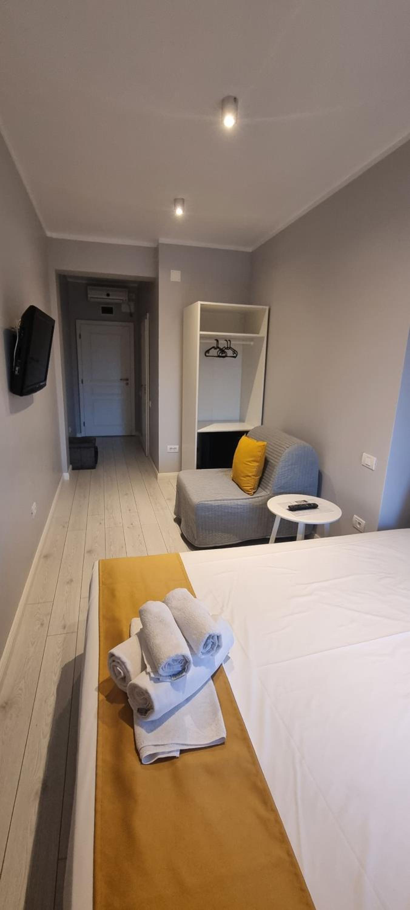 Triple Room with Bathroom photo 2