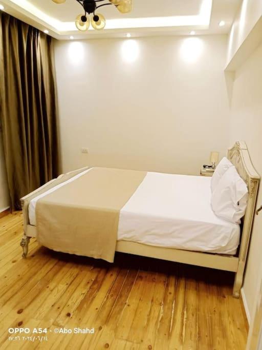 Two-Bedroom Apartment with Balcony and Sea View photo 2