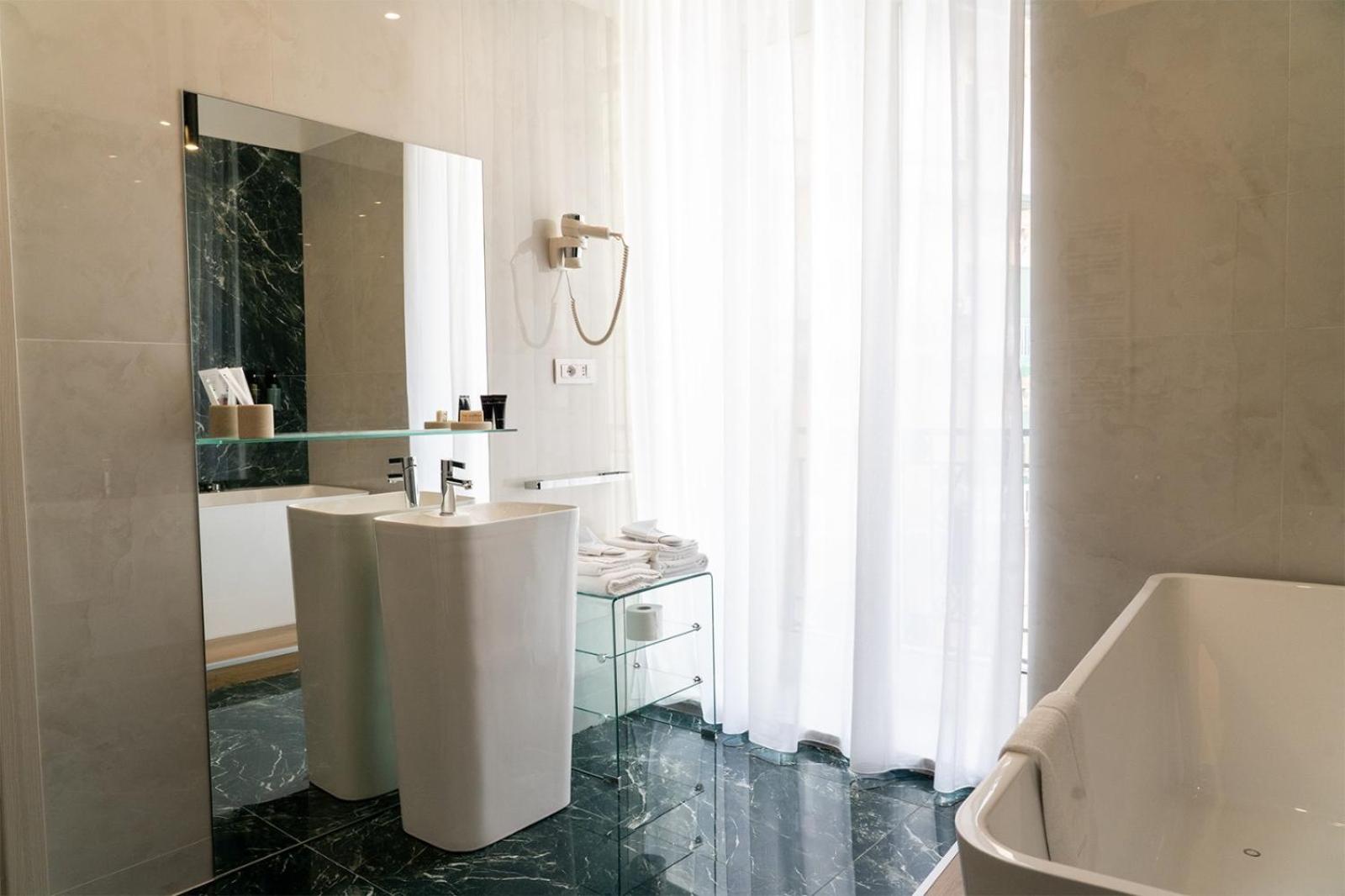King Suite with Spa Bath photo 2