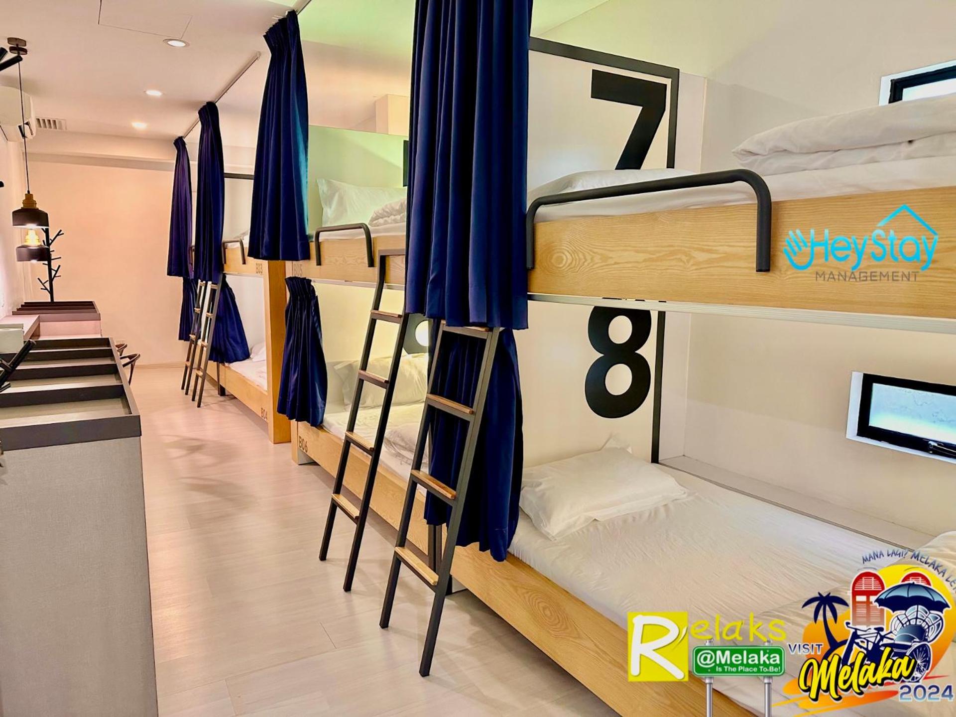 Double Decker Private Room (6 Pax)