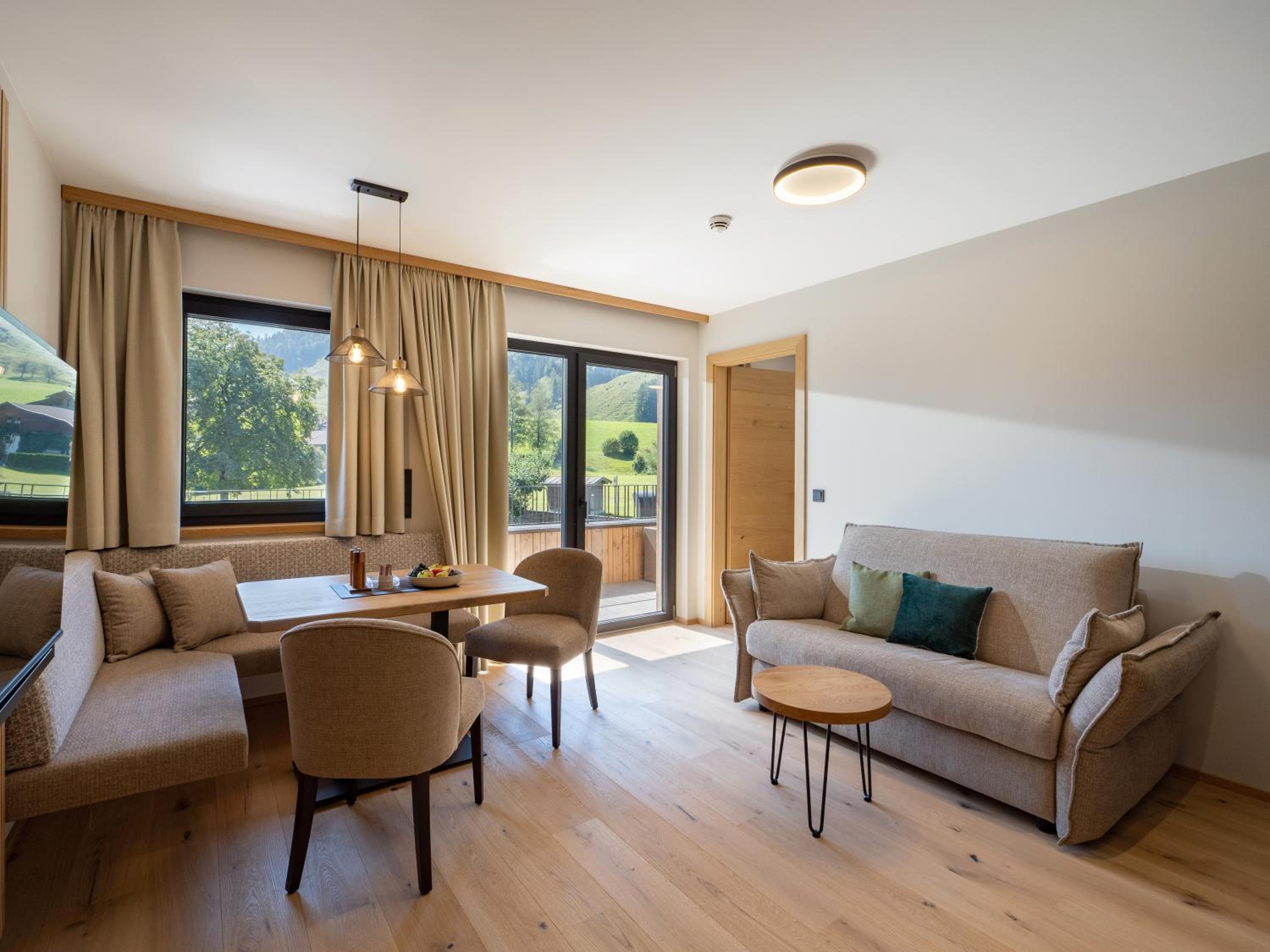 One-Bedroom Apartment with Balcony photo 2