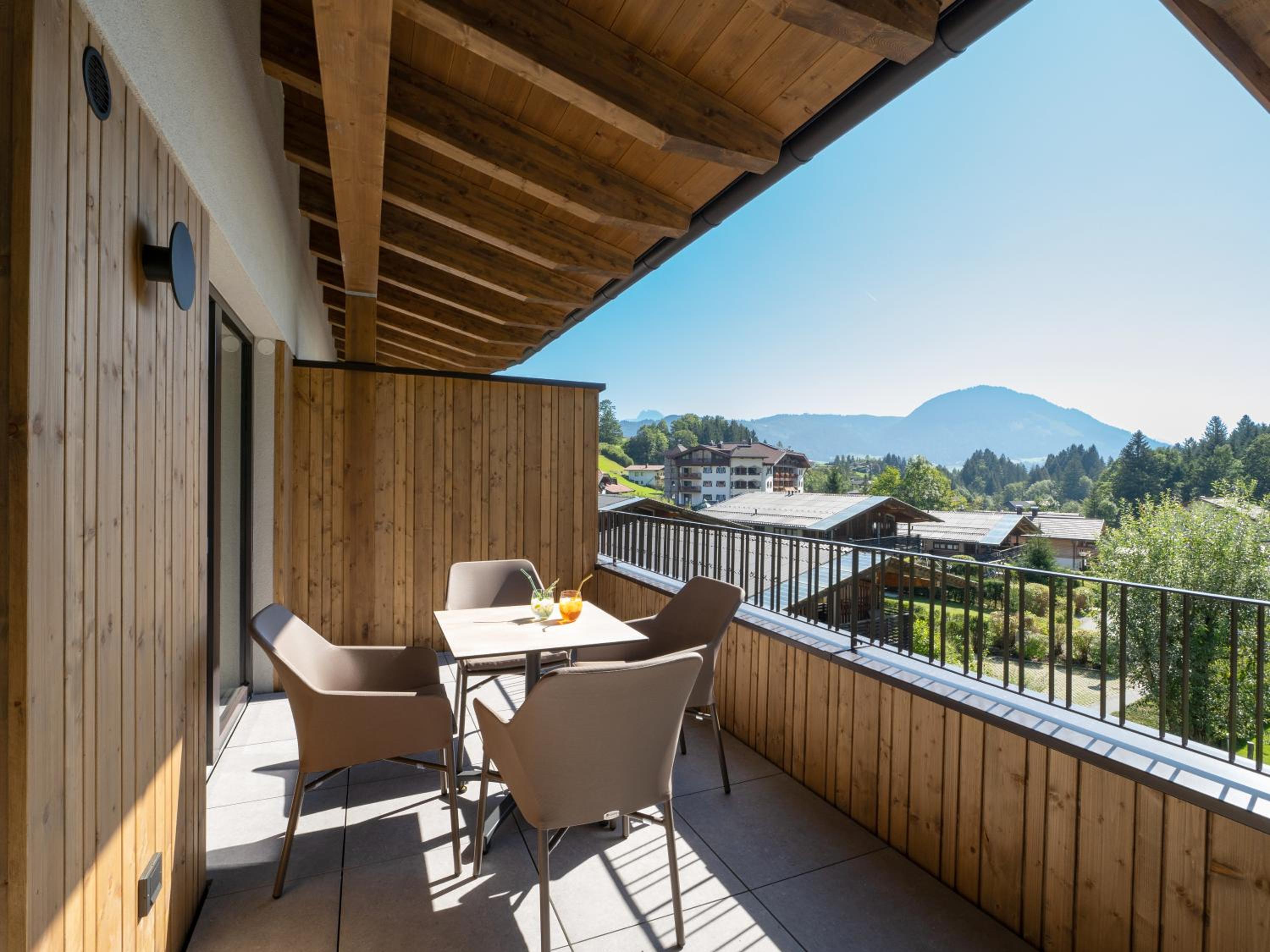 One-Bedroom Apartment with Balcony photo 2
