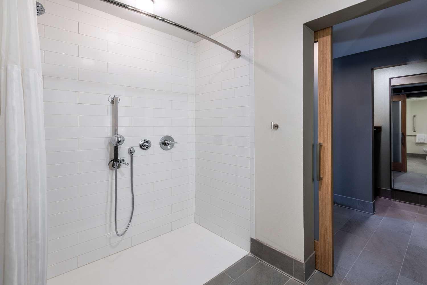 Queen Room with Two Queen Beds - Mobility and Hearing Access - Photo 4