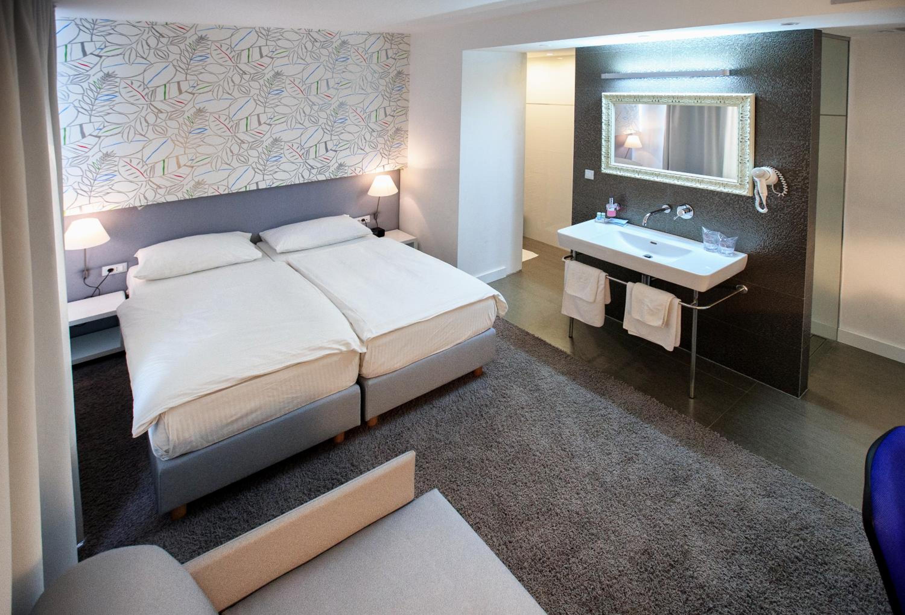 Standard Double or Twin Room photo 2