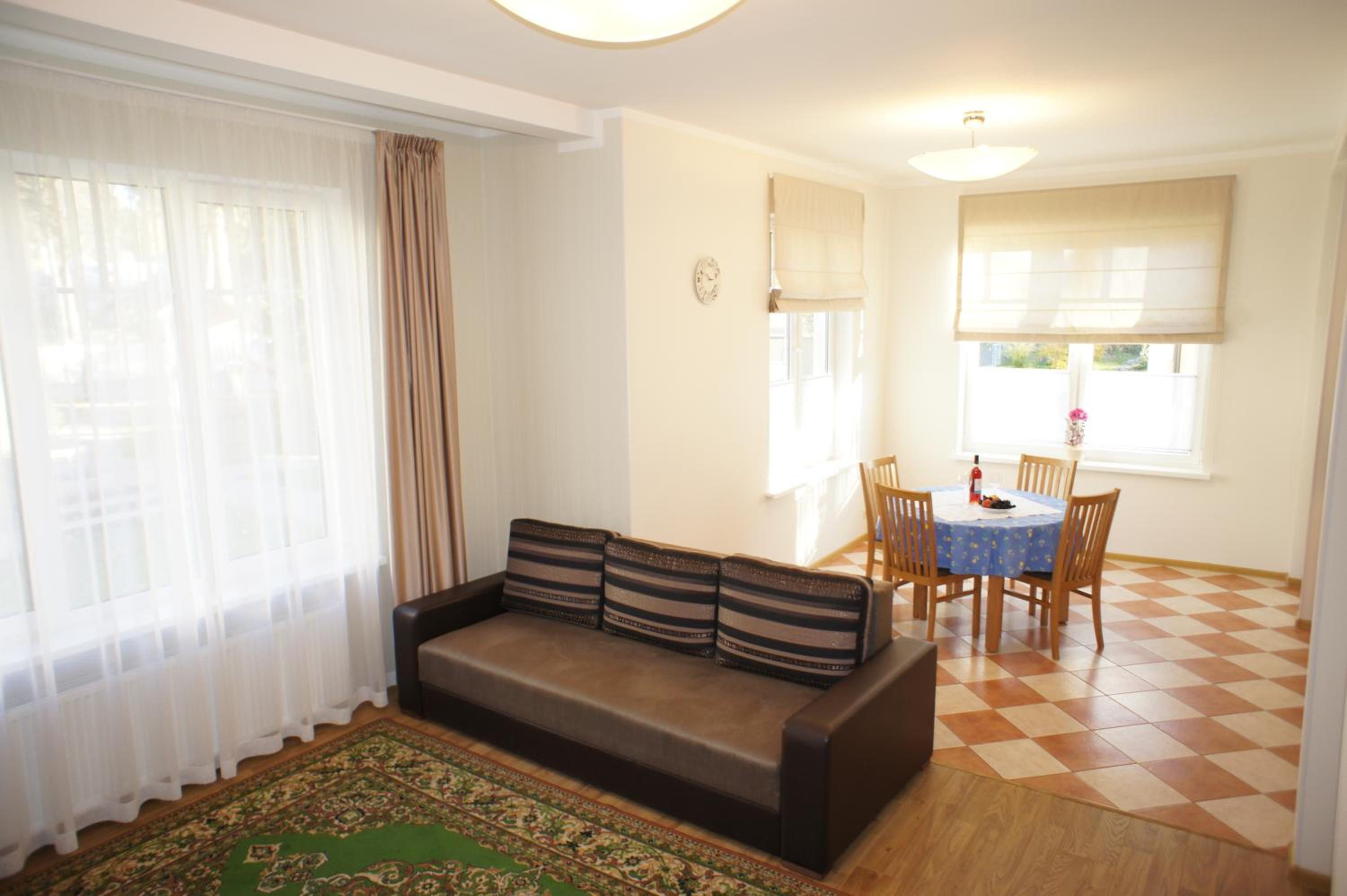 One-Bedroom Apartment - Photo 8