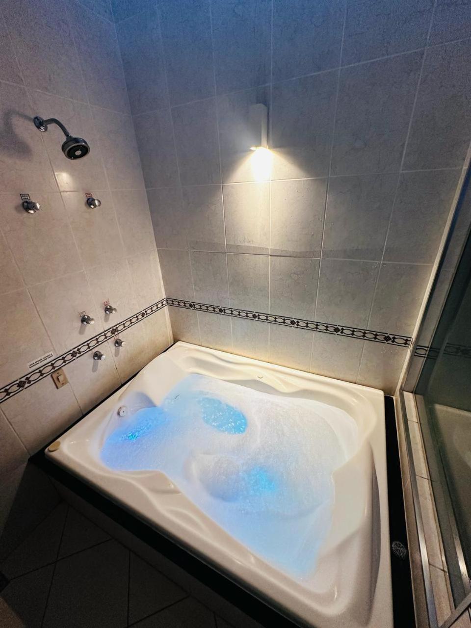 Suite with Hot Tub photo 2