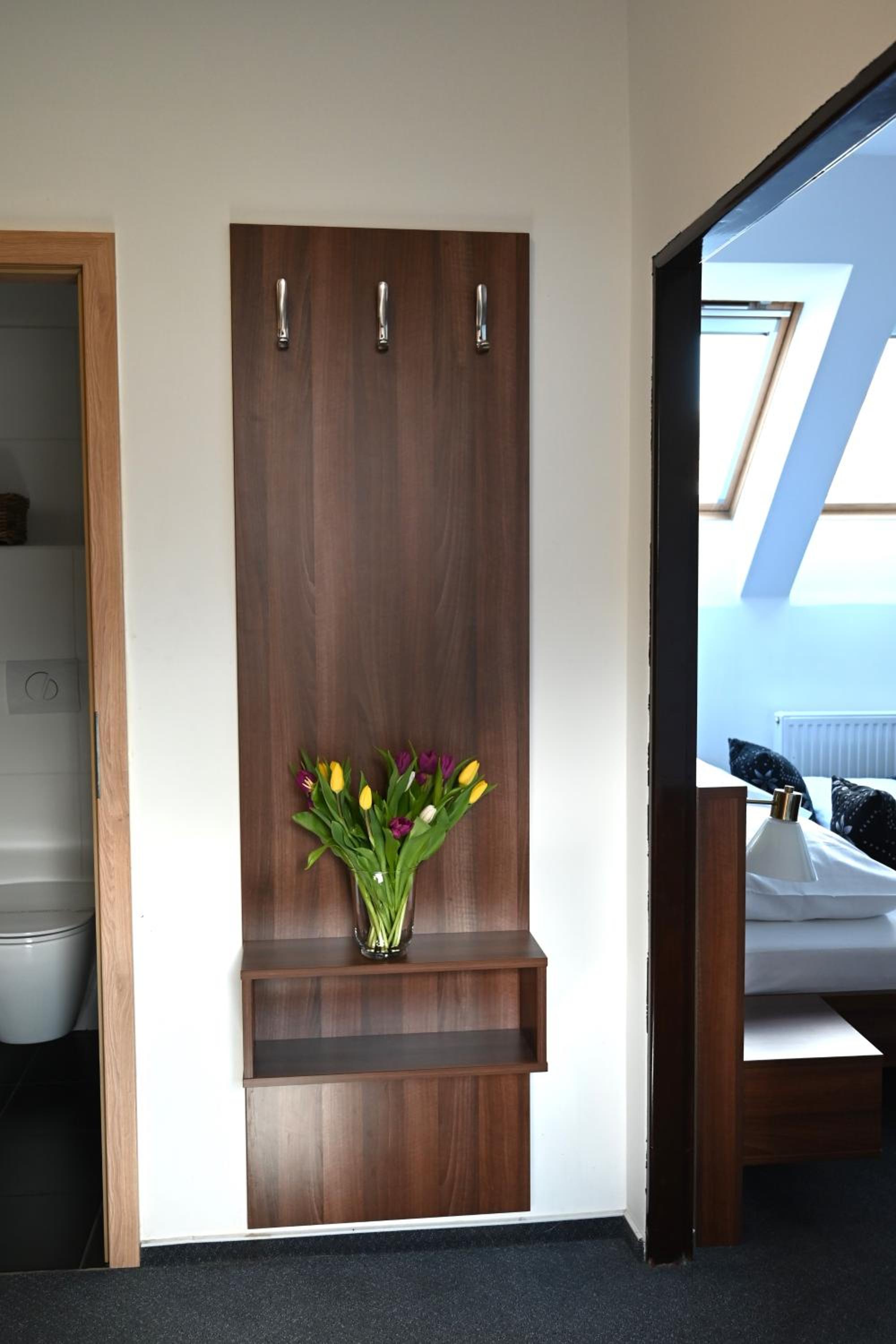 Quadruple Room with Bathroom - Photo 8