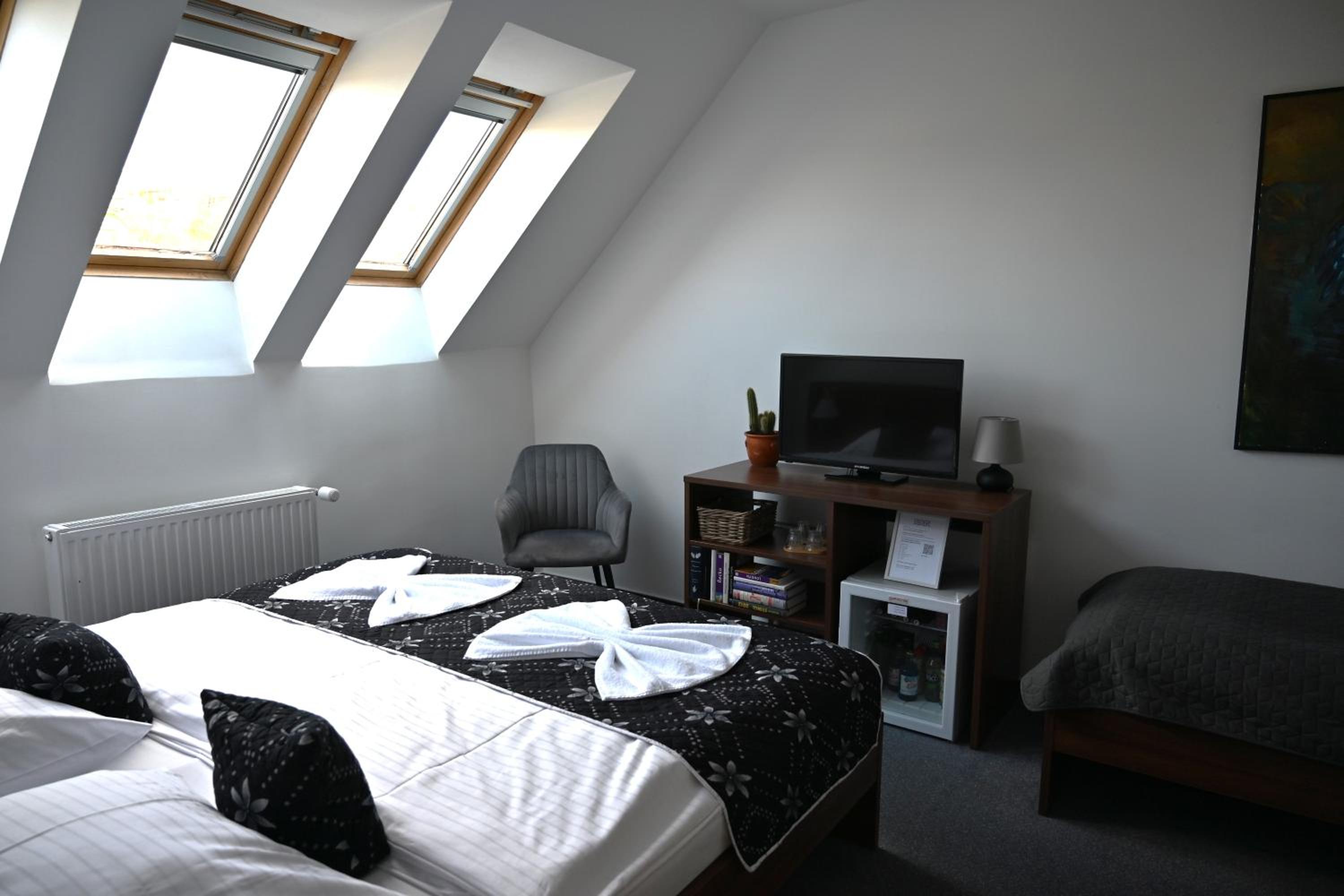 Quadruple Room with Bathroom - Photo 7