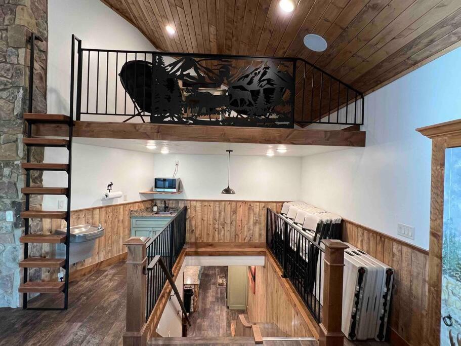 Five-Bedroom House photo 1