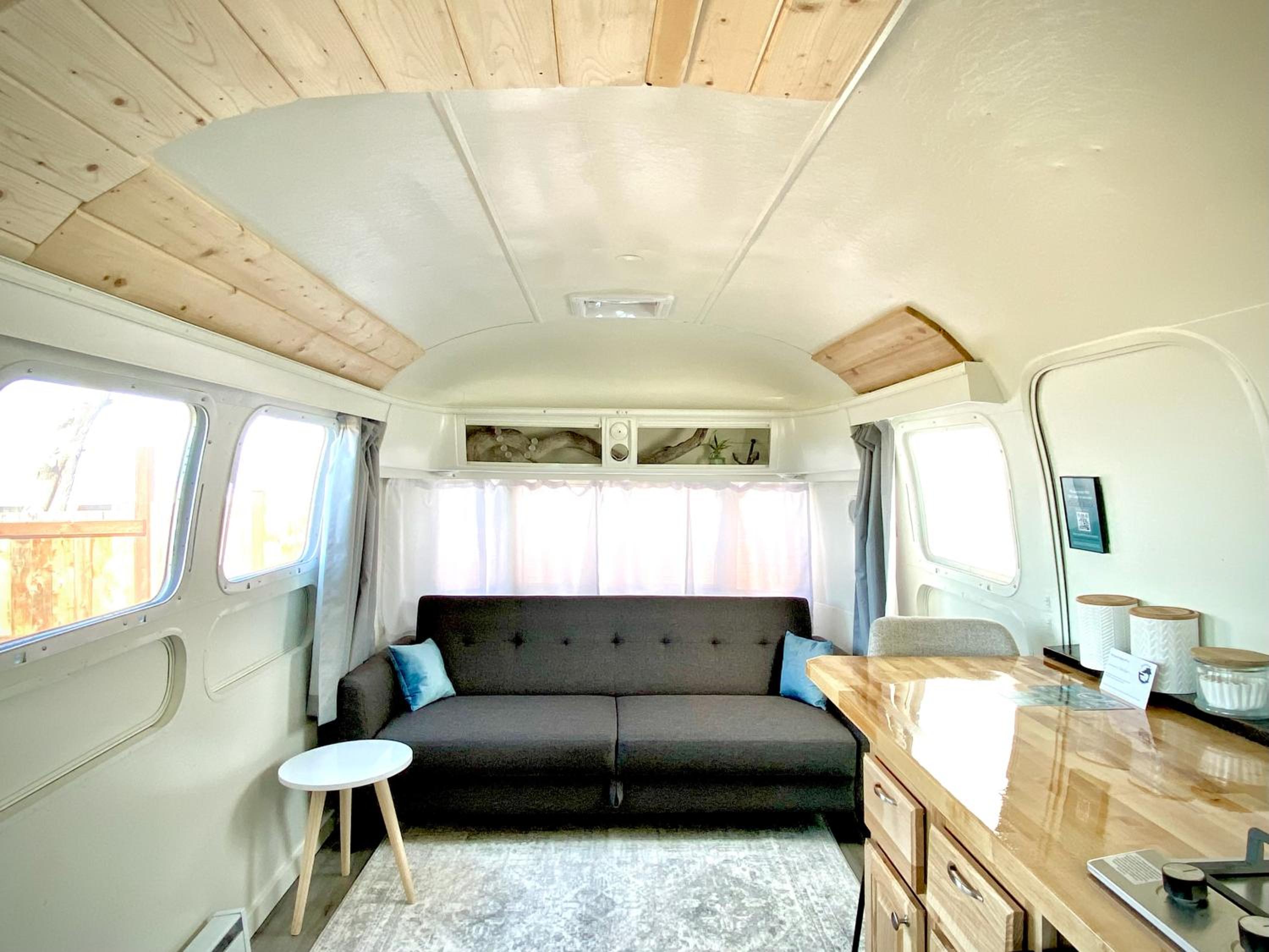 Mobile Home photo 3