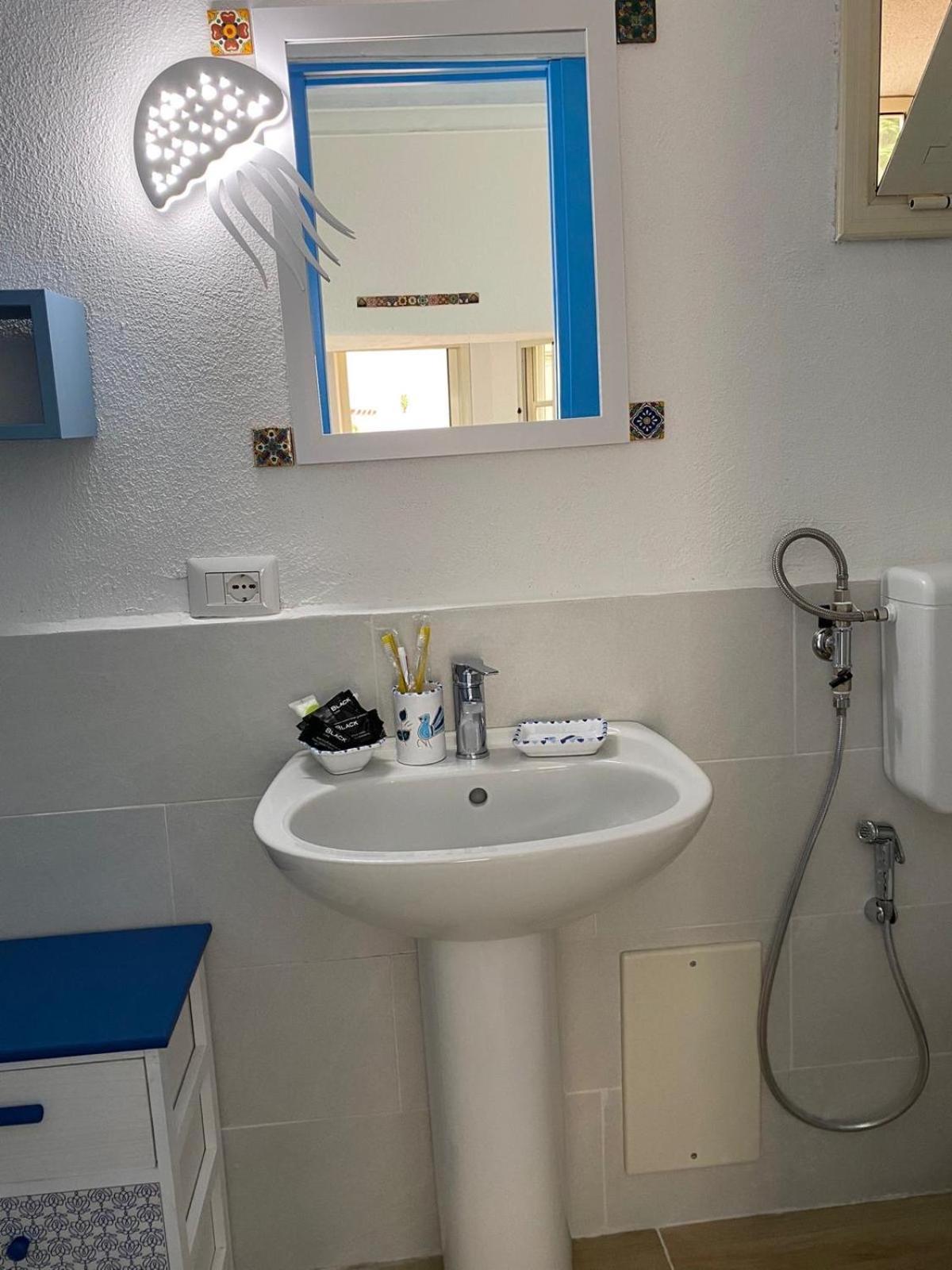 Twin Room with Bathroom photo 2