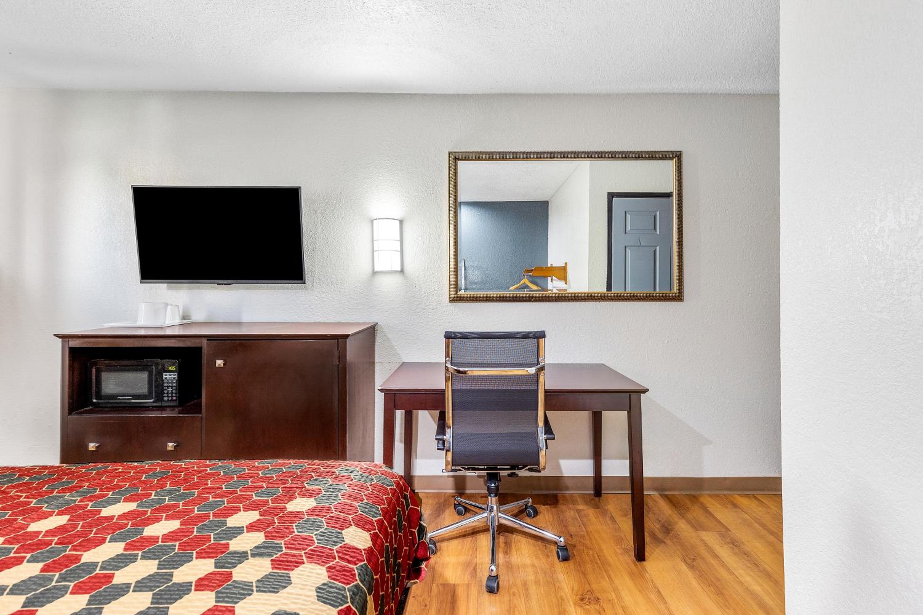 King Suite - Non Smoking - Photo 12