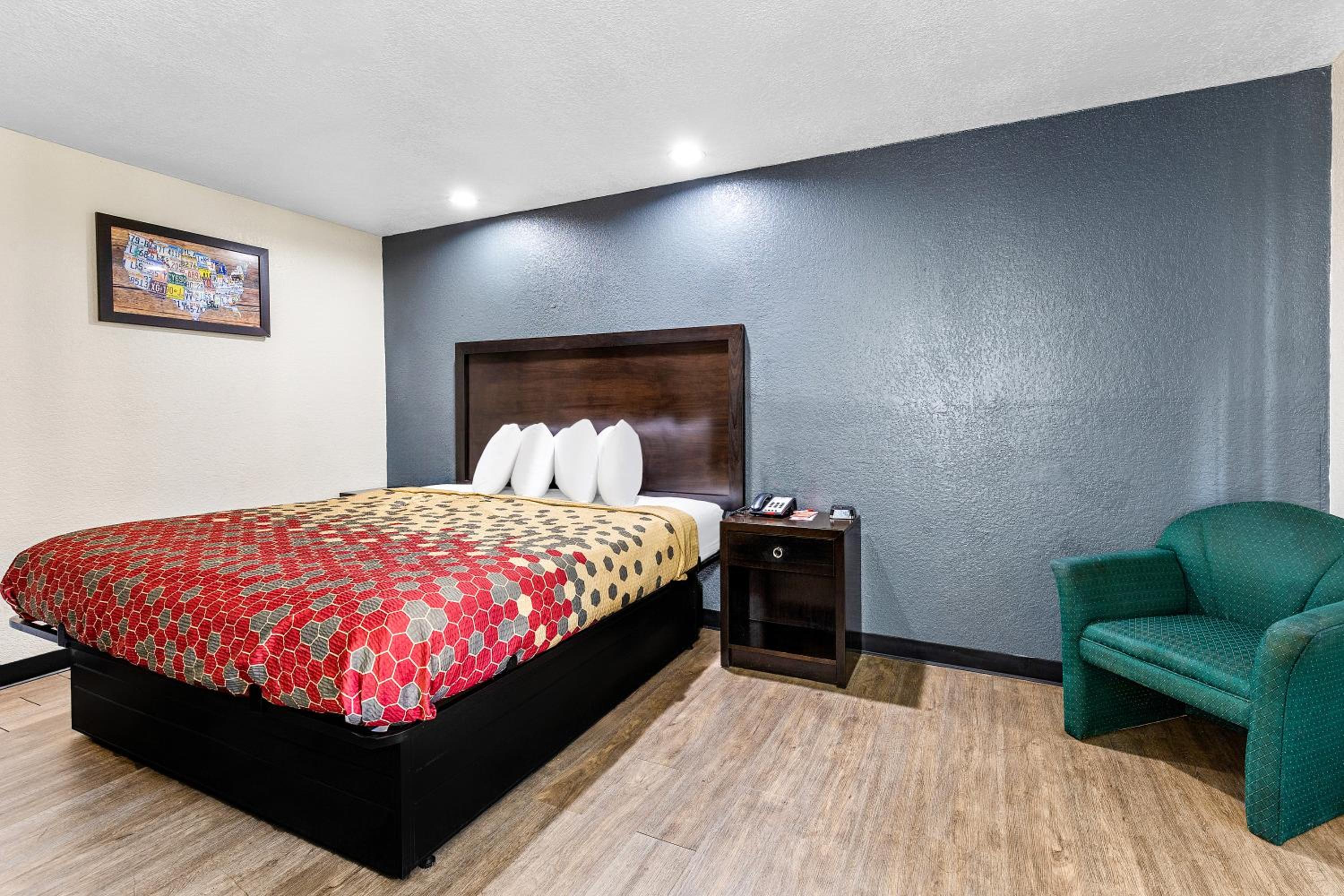 Queen Room - Accessible/Nonsmoking - Photo 2