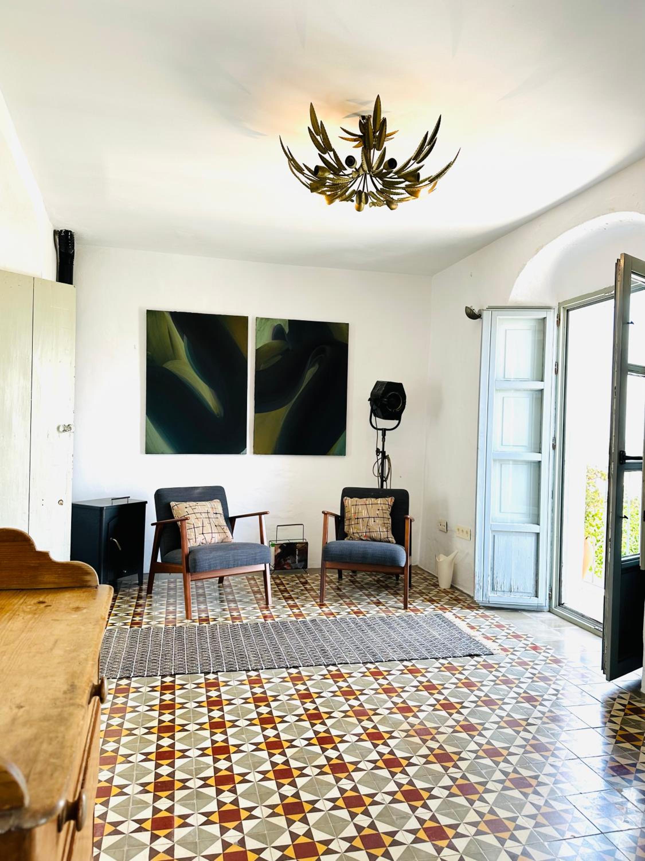 Five-Bedroom House photo 3